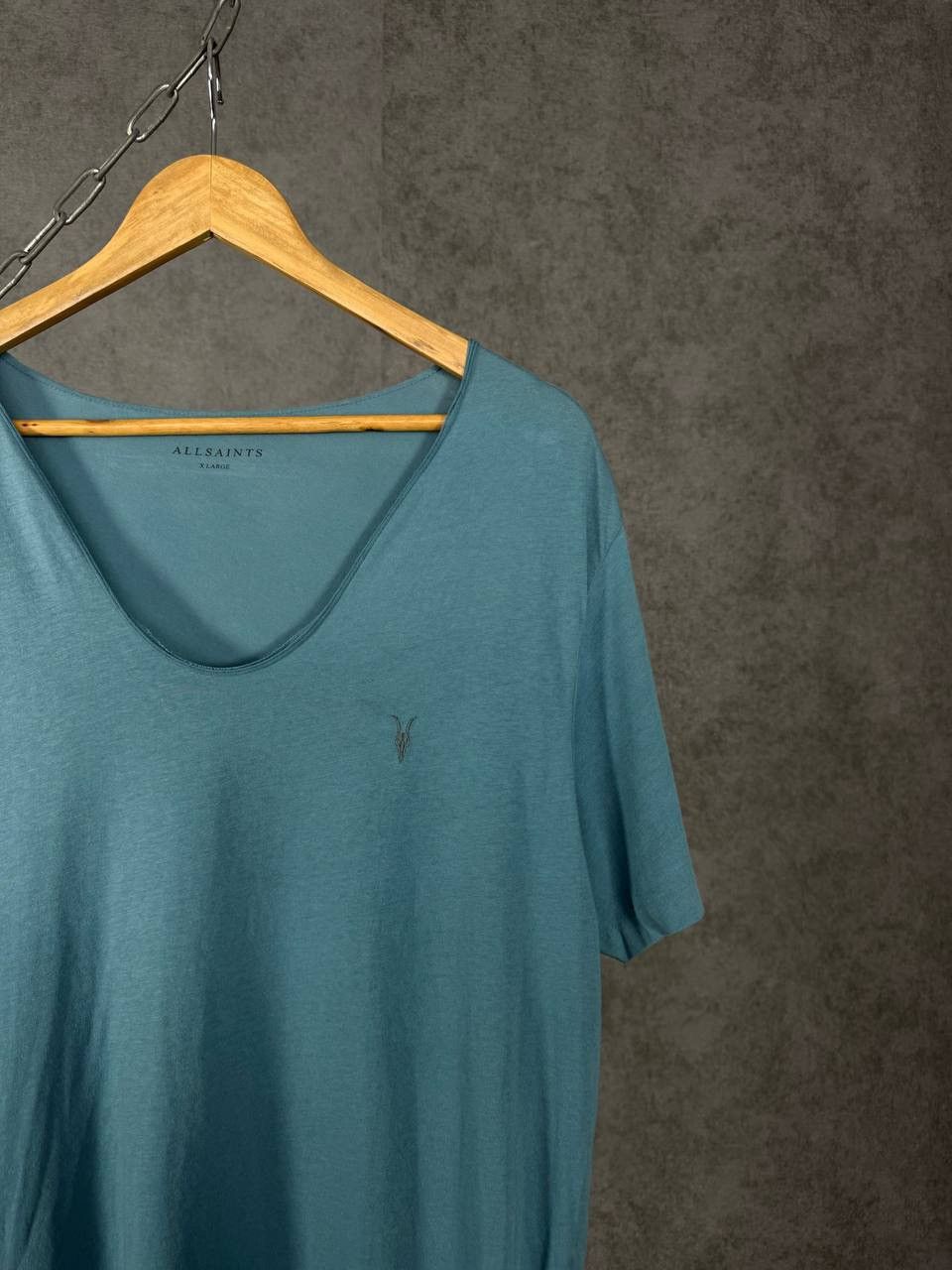Allsaints Allsaints designer v neck logo tee Size US XL / EU 56 / 4 - 2 Thumbnail