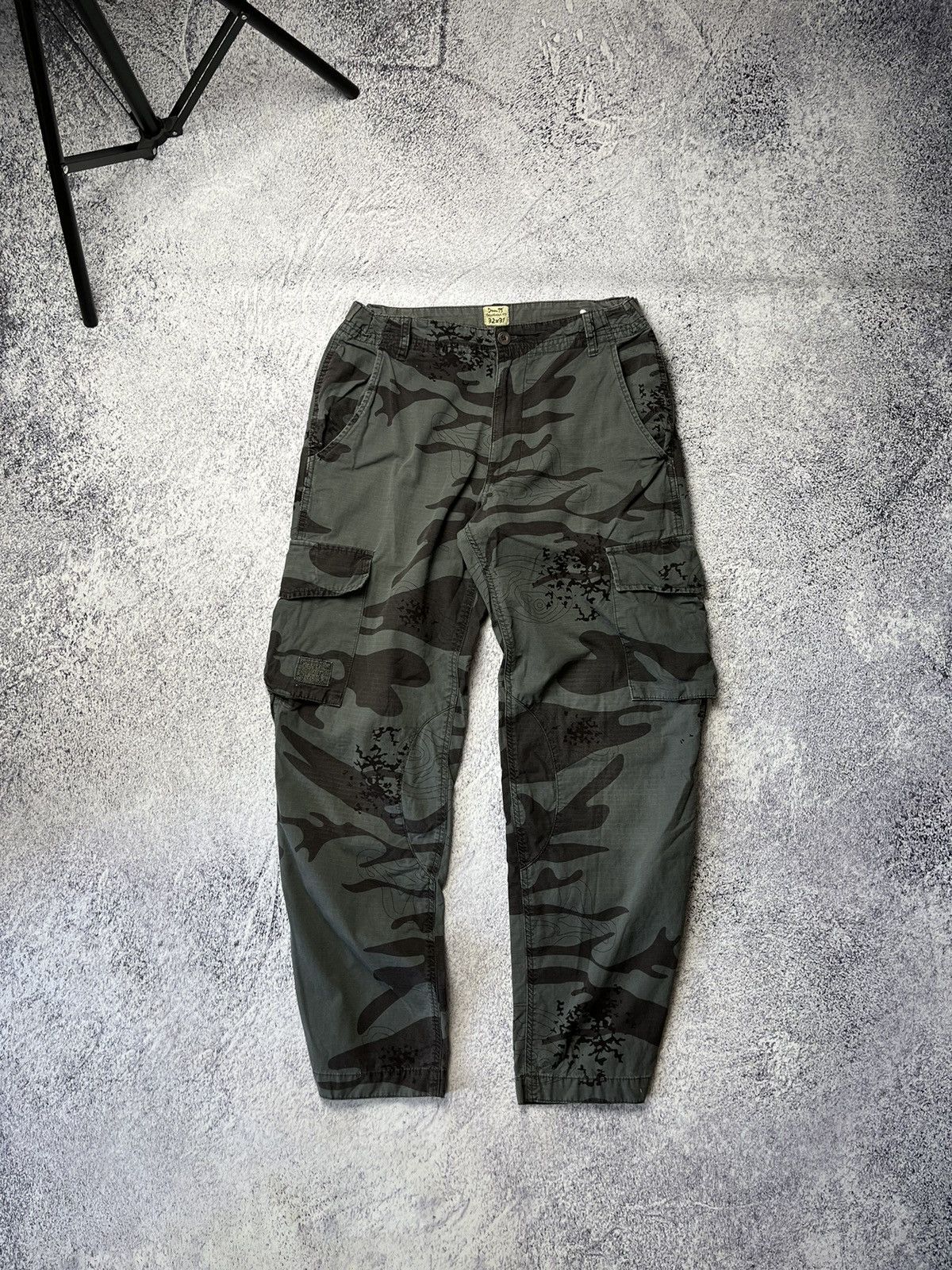Japanese Brand VINTAGE FADED STREETWEAR CAMO CARGO PANTS Y2K Size US 32 / EU 48 - 1 Thumbnail