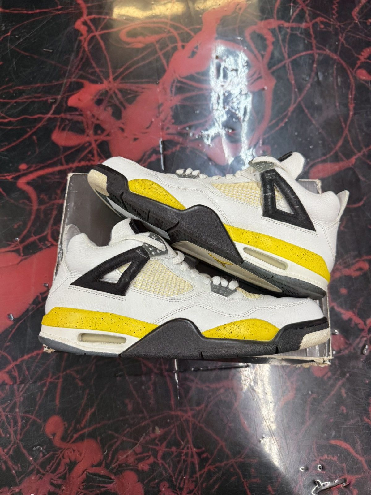 Jordan Brand 2006 Tour Yellow 4s Size US 11 / EU 44 - 4 Thumbnail
