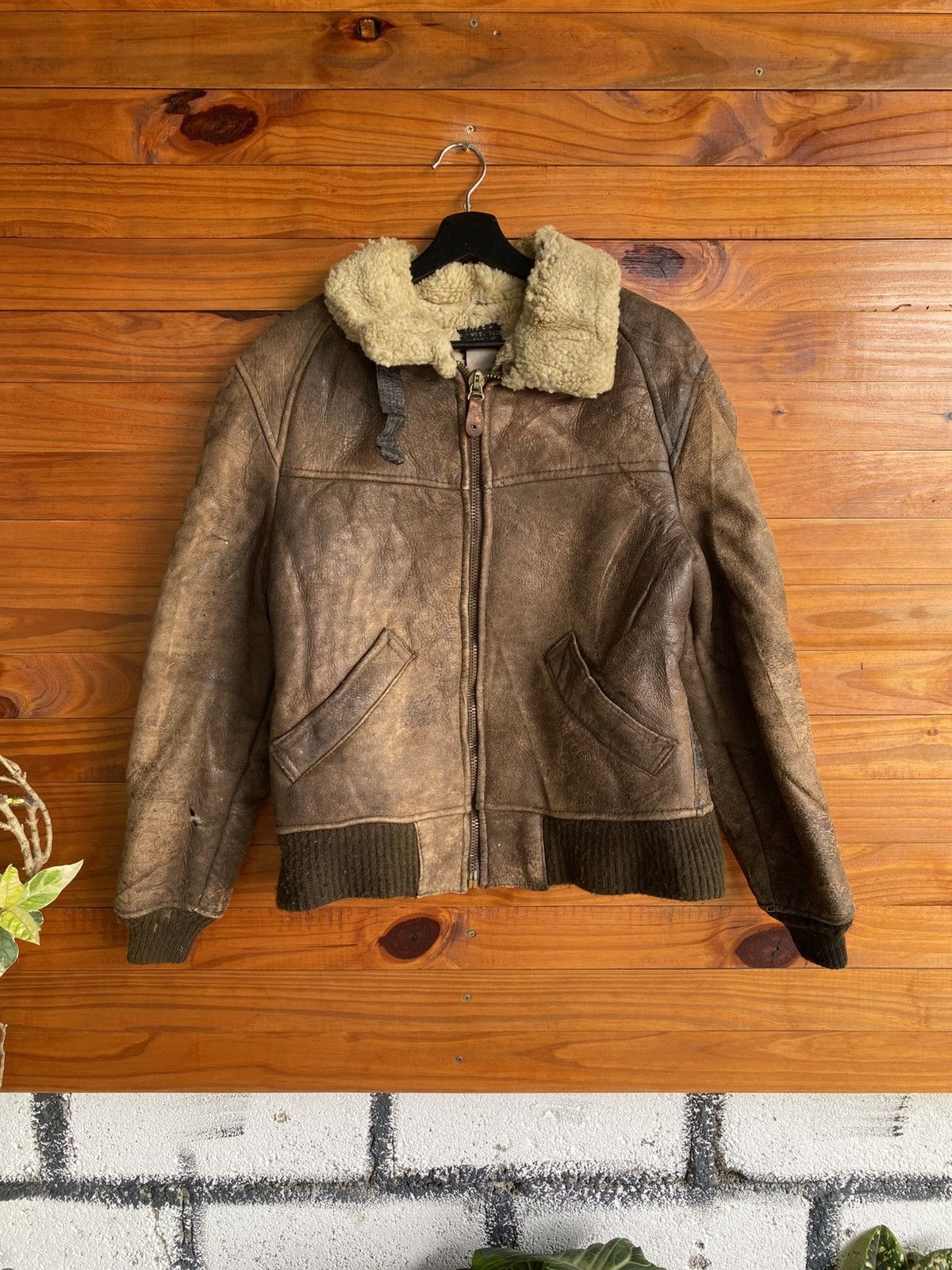 Avirex Vintage 80s AVIREX B-3 Shearling Flight Jacket | Distressed Size US S / EU 44-46 / 1 - 3 Thumbnail