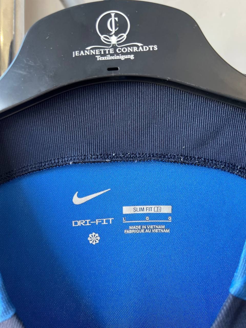 Nike 2023 PORTSMOUTH FC TRAINING SOCCER JERSEY FOOTBALL SHIRT szL Size US L / EU 52-54 / 3 - 7 Thumbnail