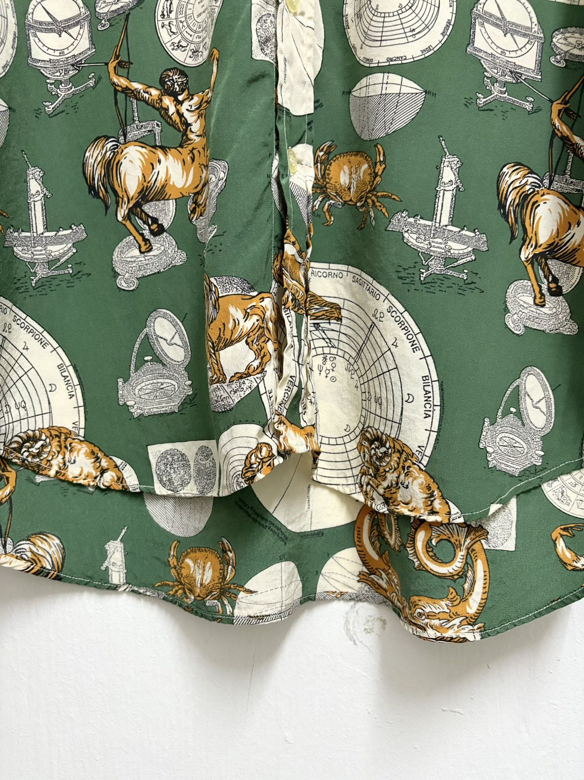 Givenchy Vintage Gentleman Givenchy Paris Scorpio Horoscope Shirt Size US L / EU 52-54 / 3 - 7 Thumbnail
