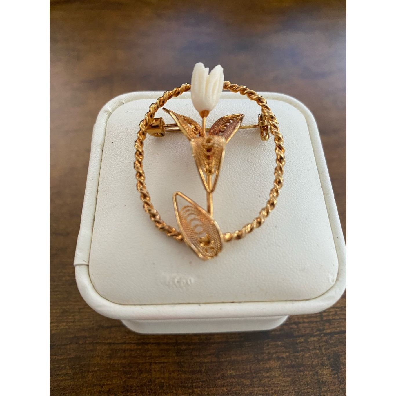 Other Vintage White rose flower gold trim brooch w/back pin Size ONE SIZE - 2 Thumbnail