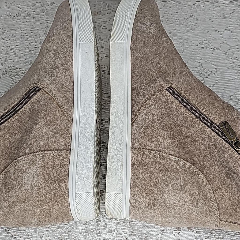 Blondo Blondo Giselle taupe waterproof zip up suede ankle boots 9 Size US 9 / IT 39 - 8 Thumbnail