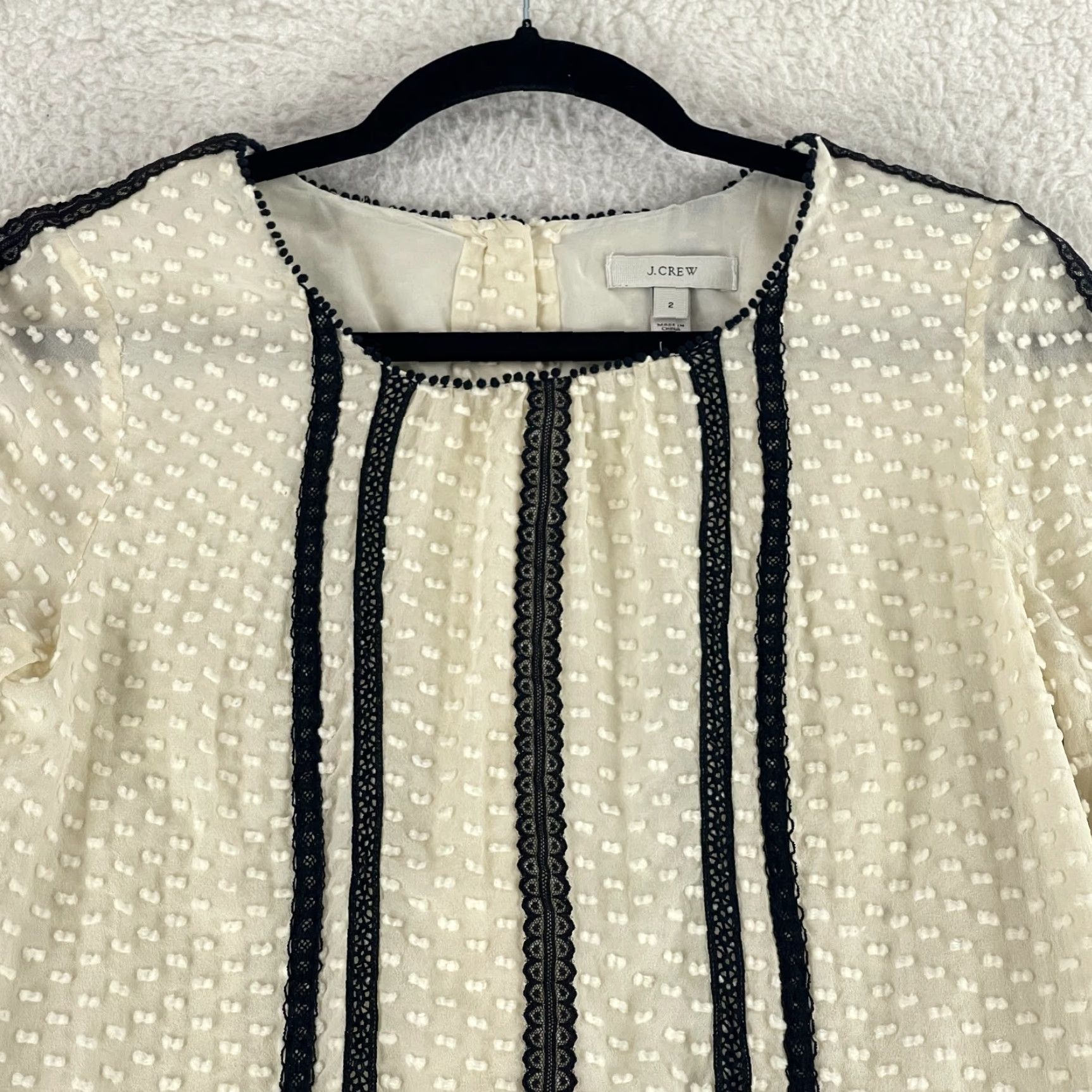 J.Crew J. Crew Shirt Womens Size 2 Ivory Swiss Dot Lace Trim 3/4 Sleeve Silk Blend Shirt Womens Size 2 Ivory Swiss Dot Lace Trim 3/4 Sleeve Silk Blend Size XS / US 0-2 / IT 36-38 - 3 Thumbnail