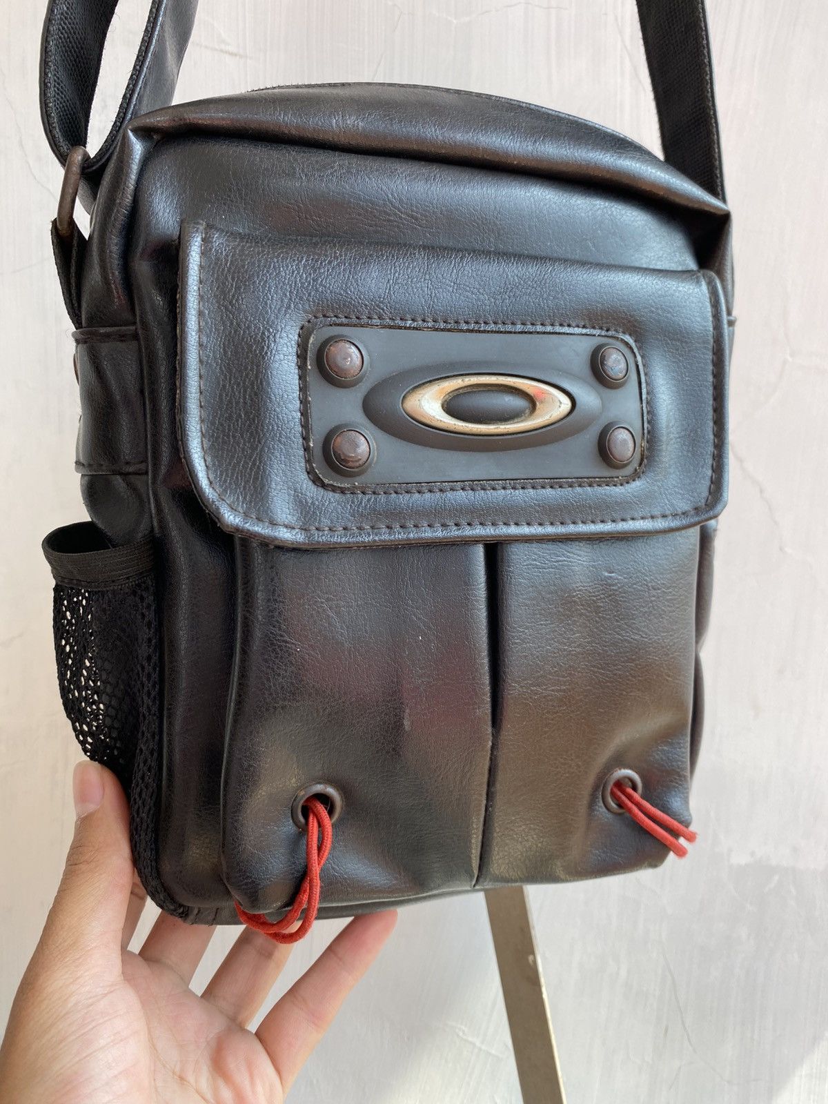 oakley leather elite special forces issue sling bag
