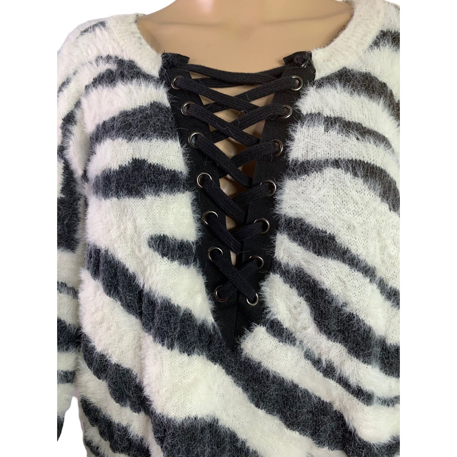 Express Express Zebra Animal Print Sweater Laced Front Women L Size L / US 10 / IT 46 - 3 Thumbnail