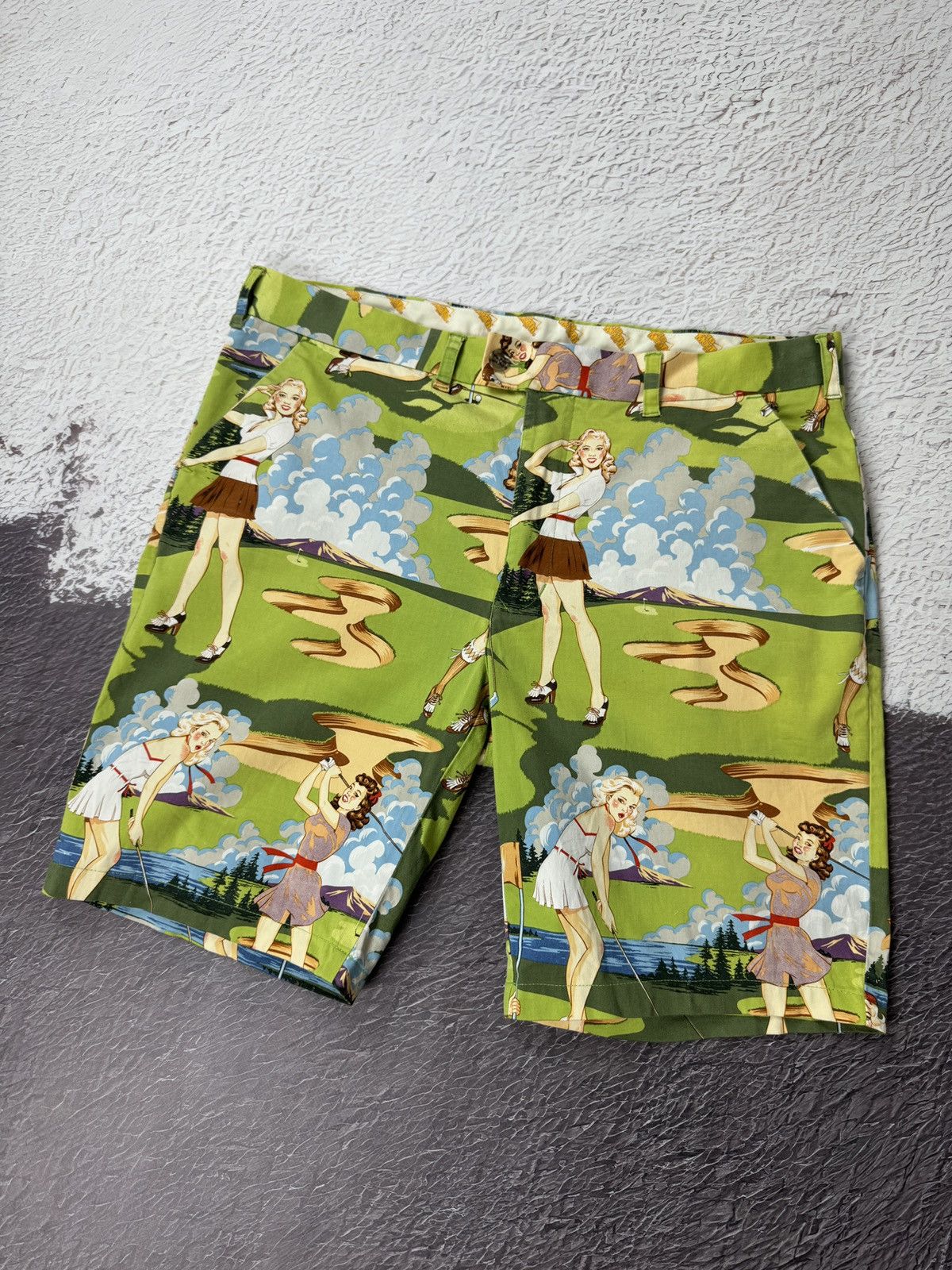 Other Loudmouth Rare Pin Up Girls Graphic Golf Shorts Bermudas Size US 40 / EU 56 - 1 Thumbnail