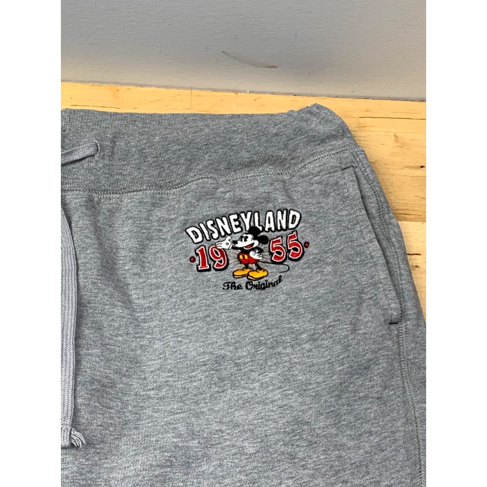 Disney Disney Sweatpants Women M Gray Heather Mickey 1955 Casual Drawstring Disney Shirt? Size 32" / US 10 / IT 46 - 6 Thumbnail