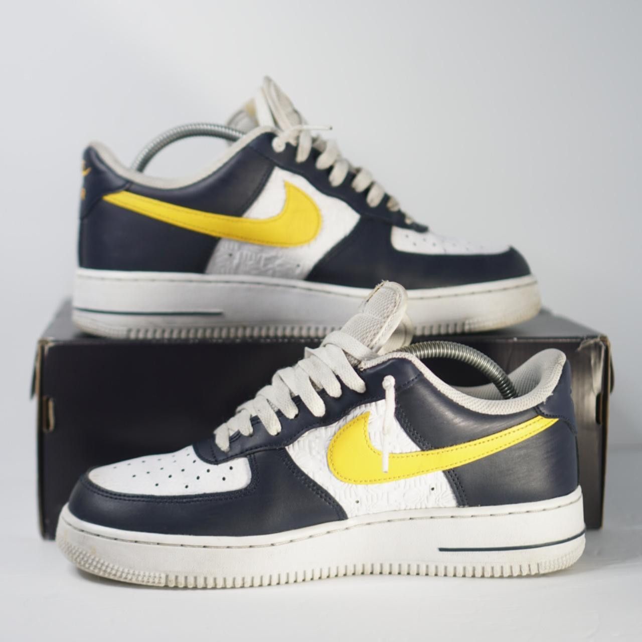 Nike Nike Air Force 1 Low - Dark Obsidian/University Gold-White Size US 9 / EU 42 - 1 Thumbnail