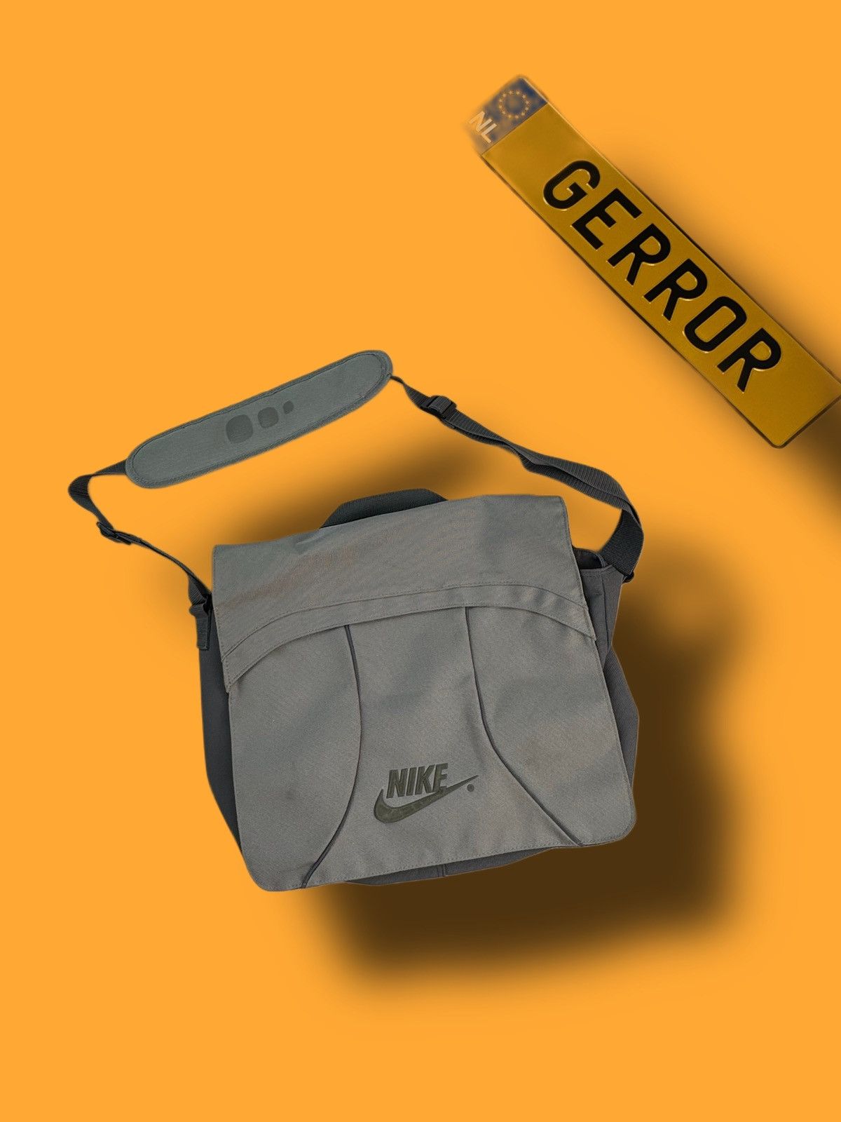 Nike × Vintage NIKE VINTAGE CENTER LOGO BASIC SLINGBAG BAG Size ONE SIZE - 1 Thumbnail