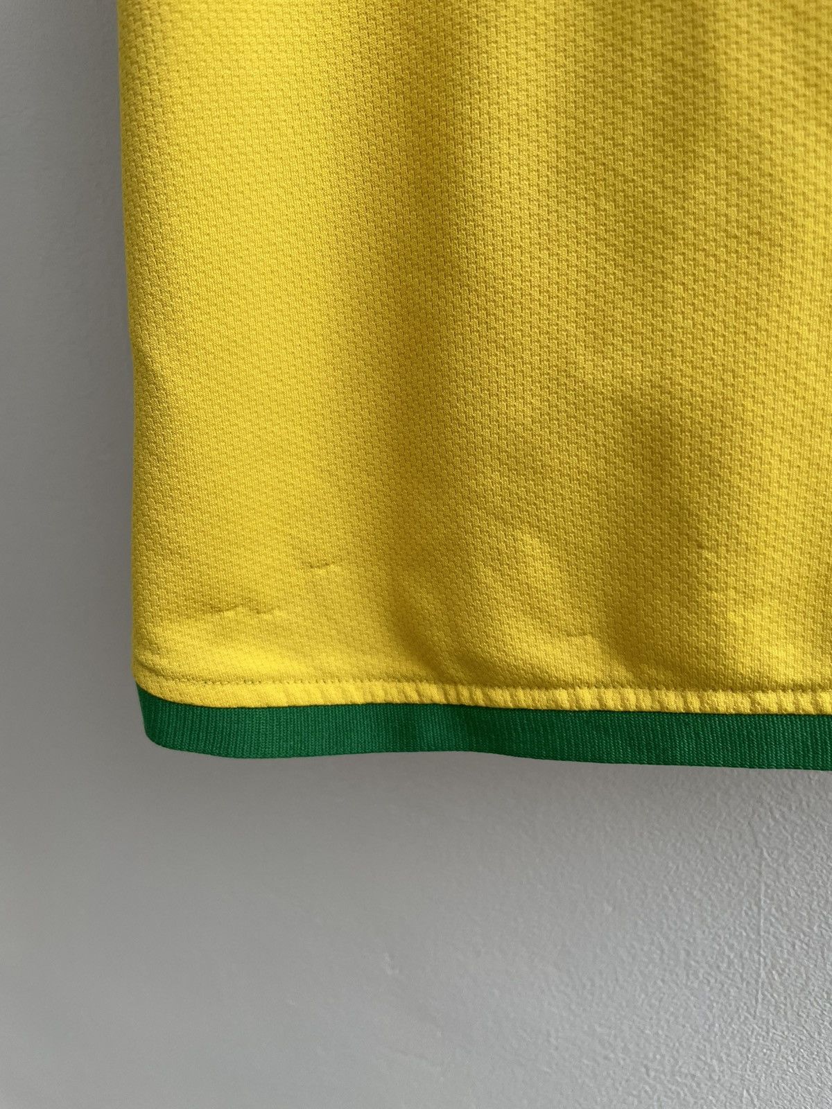 Nike Brazil 2006 2007 Home Football Shirt Soccer Jersey Nike Sz L Size US L / EU 52-54 / 3 - 16 Thumbnail