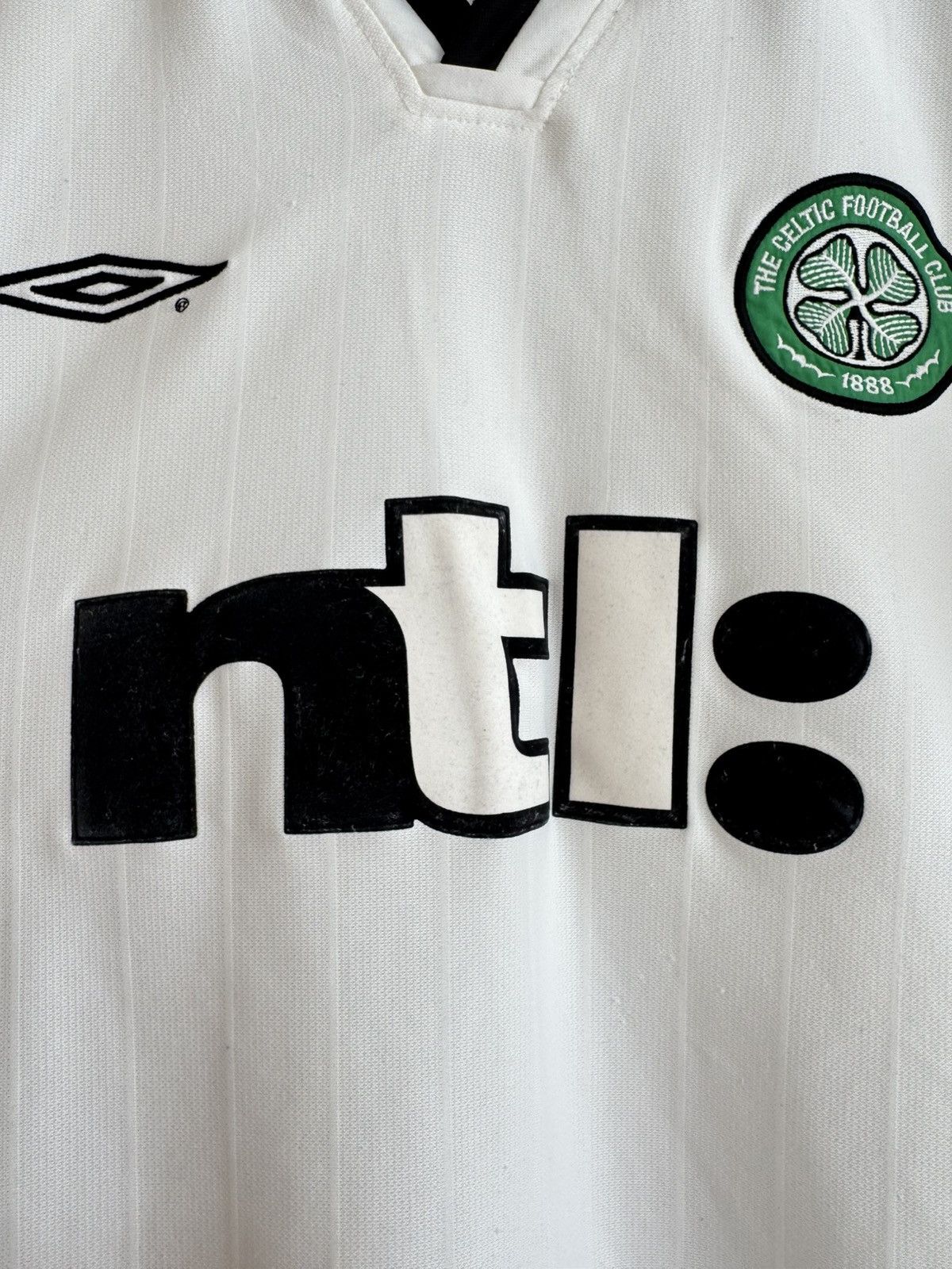 Umbro × Vintage Vintage Celtic 2001-2002 Away Soccer Jersey Football Kit Size US M / EU 48-50 / 2 - 6 Thumbnail