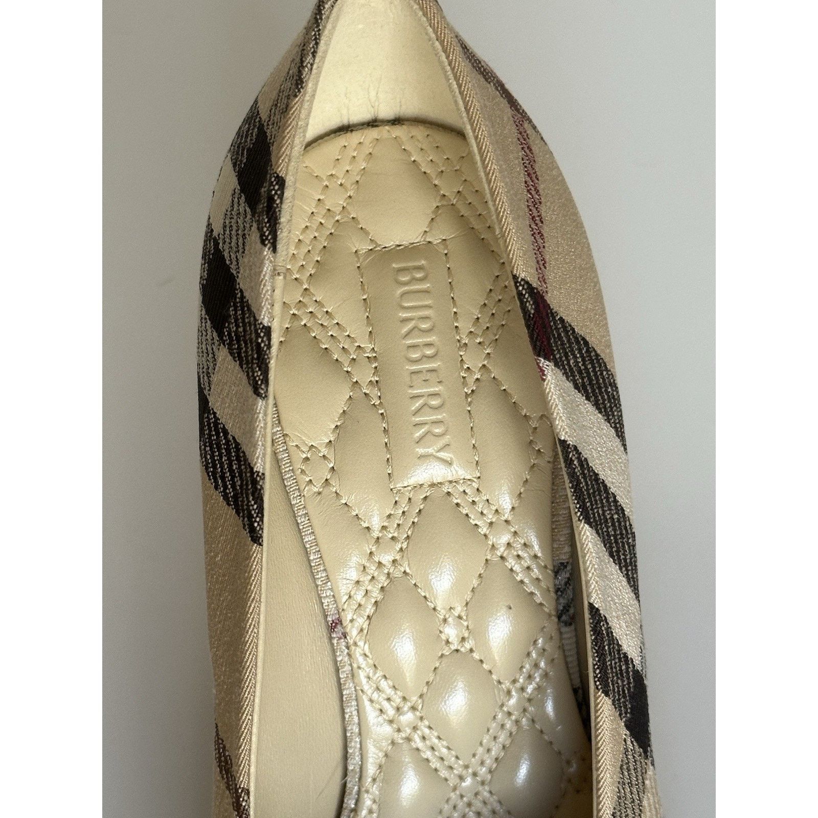 Burberry Burberry Women's Pump Alabaster IP Check Shoes 6 US 8100970 Size US 6 / IT 36 - 10 Thumbnail