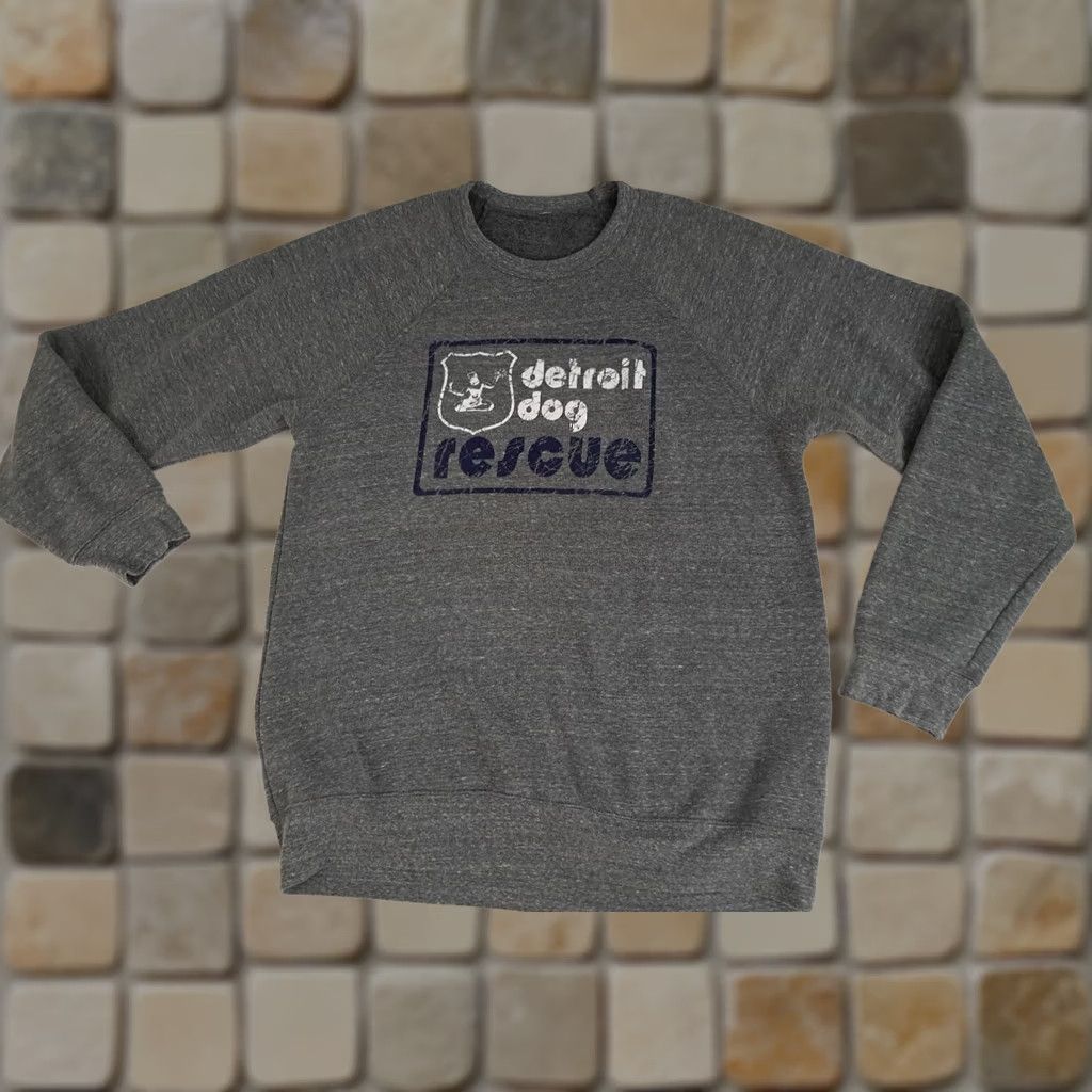 Vintage VINTAGE Detroit Dog Rescue DDR Large Grey Printed Sweatshirt Shirt Unisex Adults L Gray Dog Pullover Crew Neck Long Sleeve 26in long 23in pit to pit Size US L / EU 52-54 / 3 - 1 Thumbnail