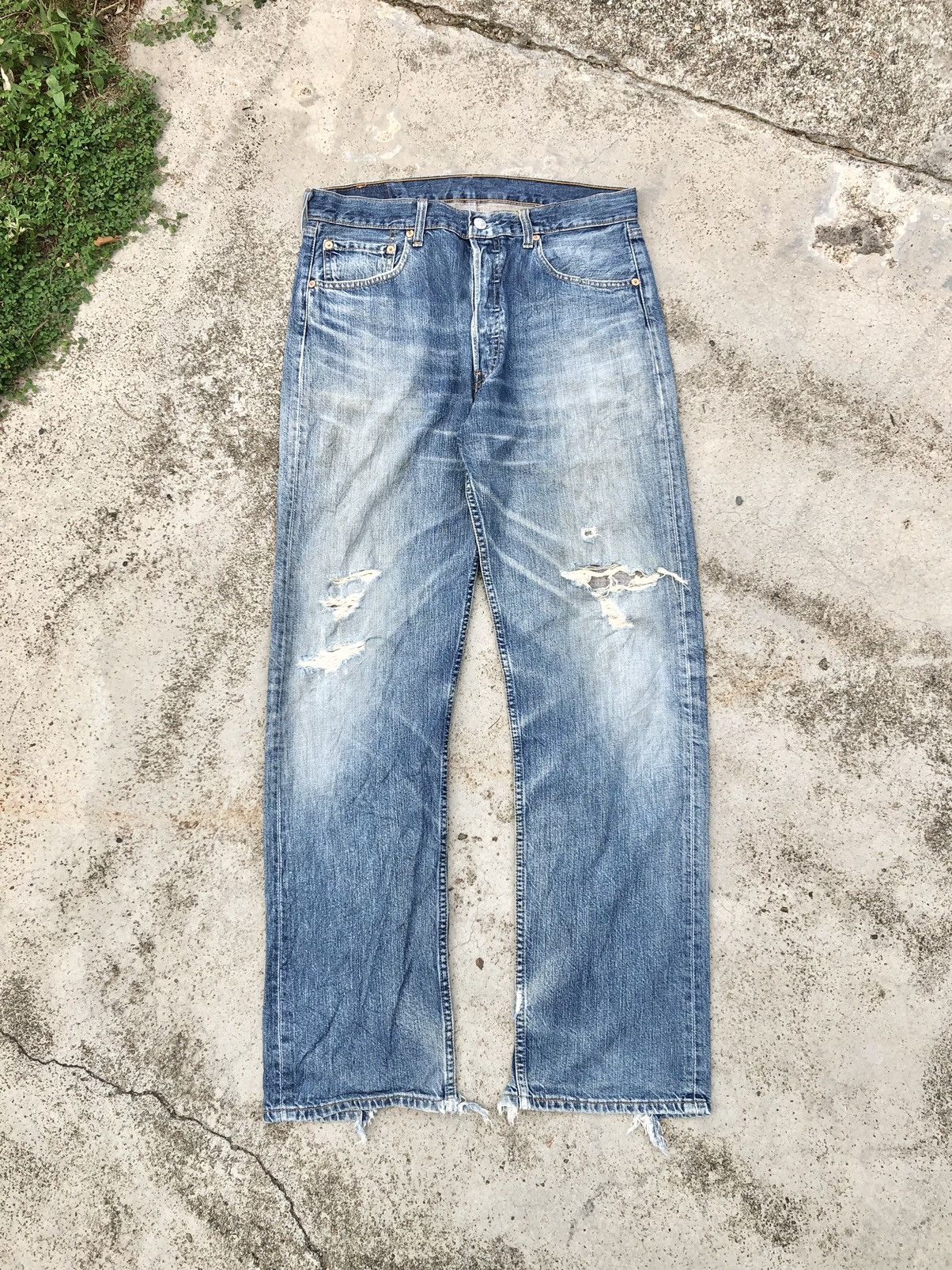 Levi's VINTAGE LEVIS 501 DISTRESSED JEANS Size US 33 - 1 Thumbnail