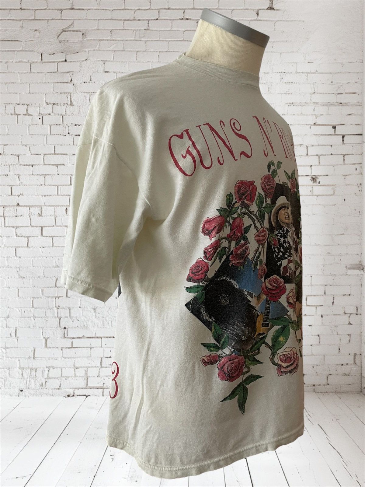 Vintage Vintage Guns N’ Roses 1993 Skin ‘N Bones World Tour T-Shirt Size US XL / EU 56 / 4 - 5 Thumbnail