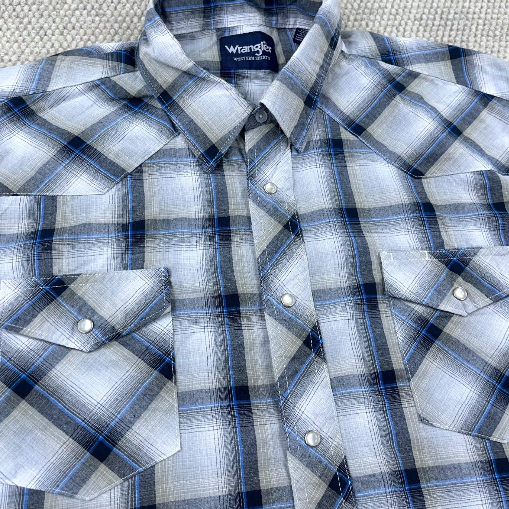 Wrangler Wrangler Western Shirt Men 2XL Blue Plaid Pearl Snap Cowboy Yoke Button-Up Streetwear Cowboy Western Shirt Mens 2XL Blue Plaid Pearl Snap Wrangler Size US XXL / EU 58 / 5 - 3 Thumbnail