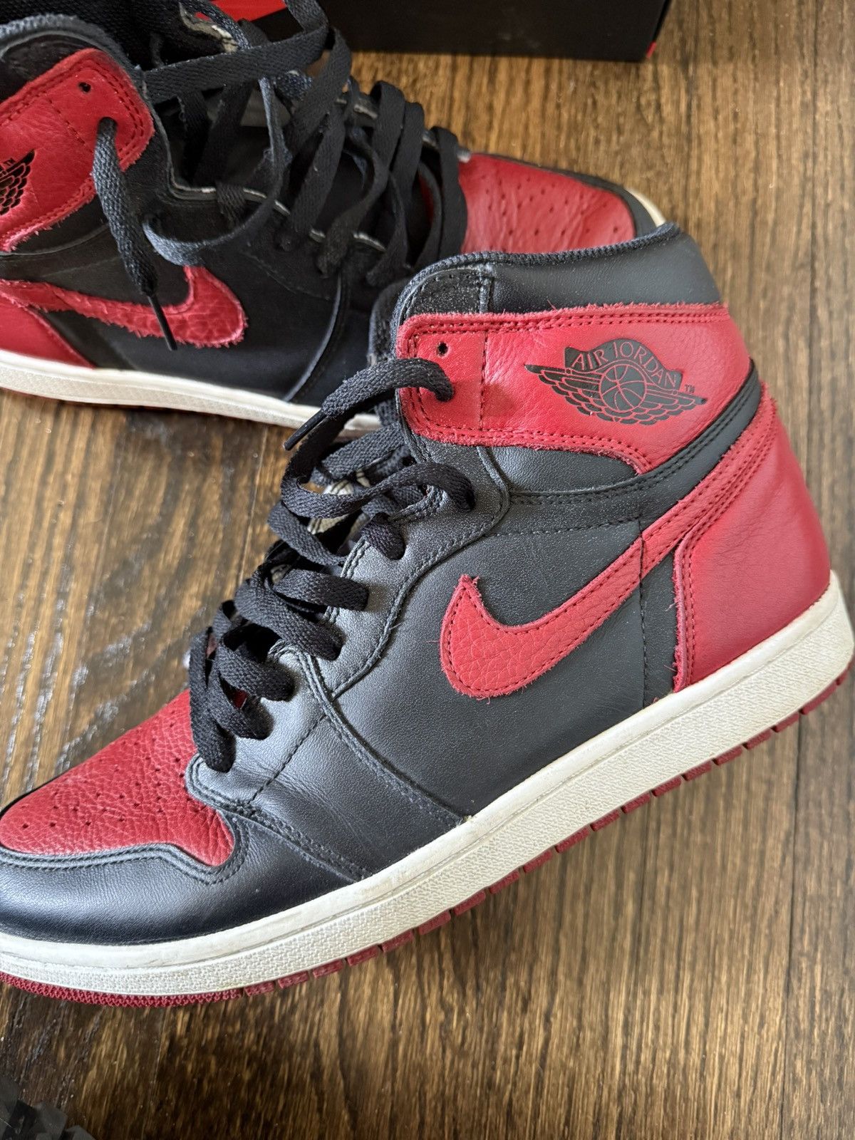 Jordan Brand Jordan 1 bred 2016 Size US 11 / EU 44 - 4 Thumbnail