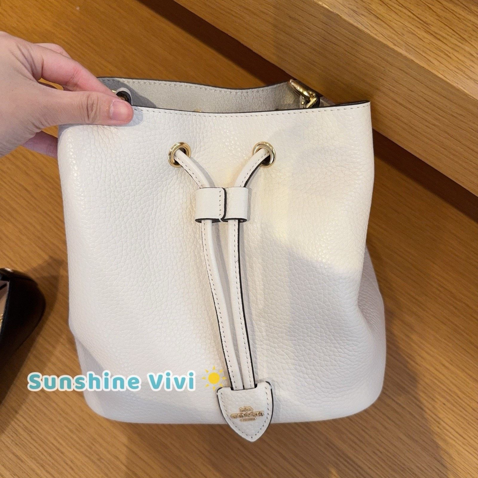 Coach NWT Coach Rowan Bucket Bag Leather CBH06 Gold/Chalk Size ONE SIZE - 2 Thumbnail