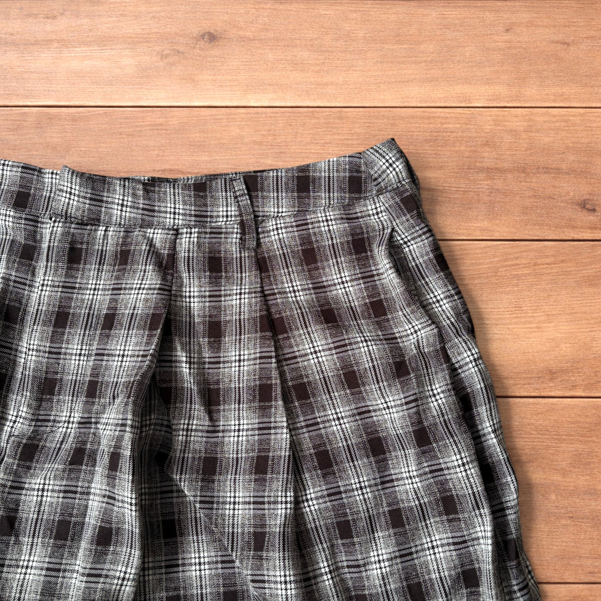 Japanese Brand Super baggy checkered lightweight shorts in black/beige. Size US 32 / EU 48 - 3 Thumbnail