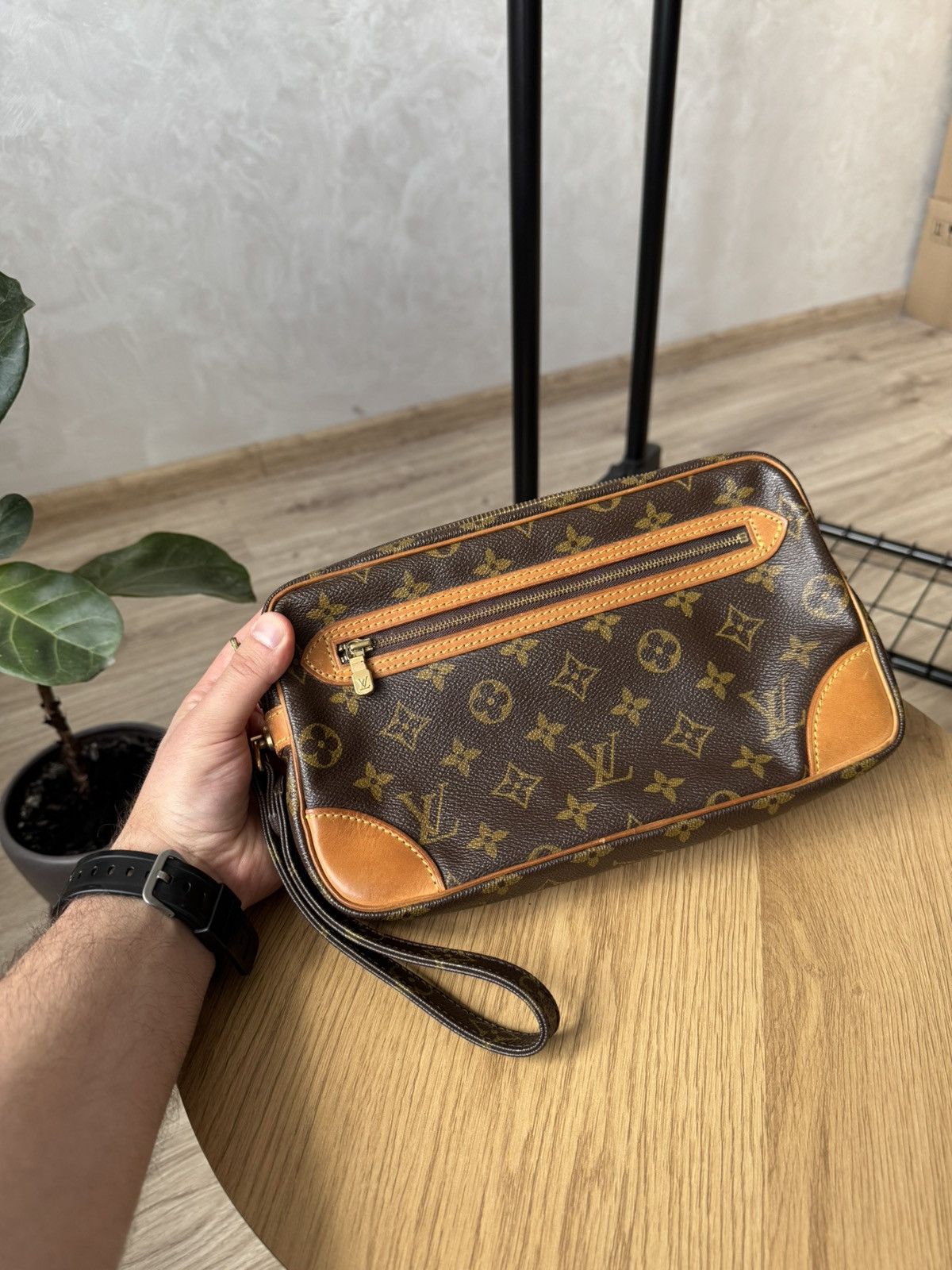 Louis Vuitton Louis Vuitton Brown Monogram Clutch Bag Size ONE SIZE - 2 Thumbnail