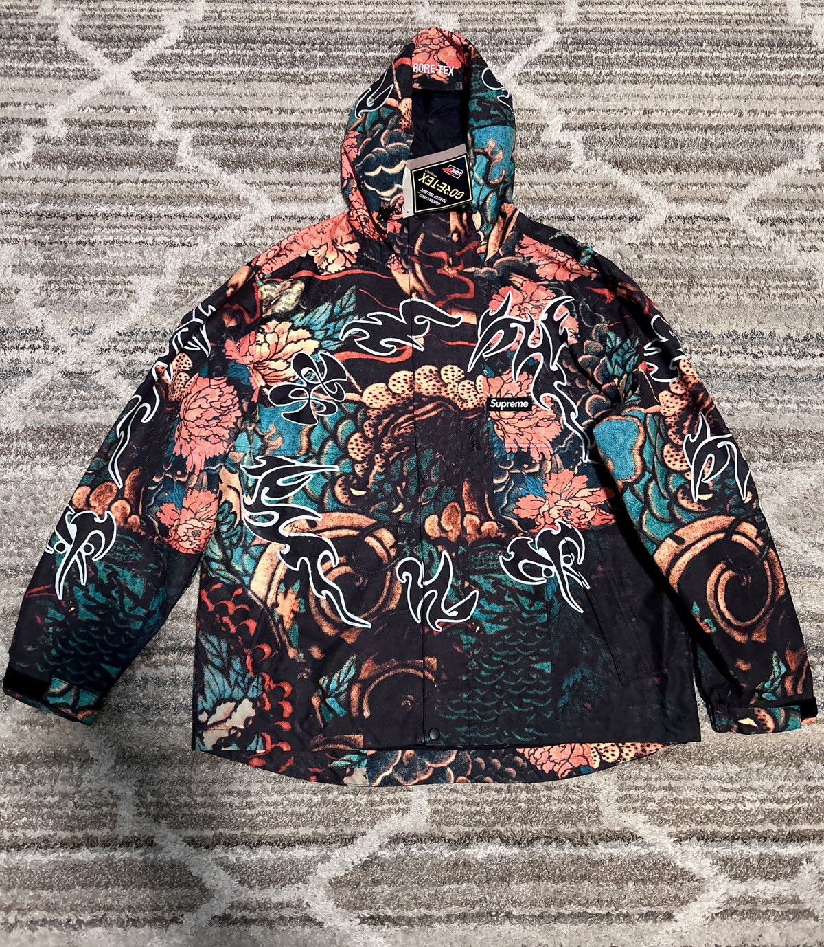 ジャケット・アウター Supreme Sacred Heart GORE-TEX jacket XL Supreme Sacred Heart GORE-TEX Shell Jacket (SS22) - $398