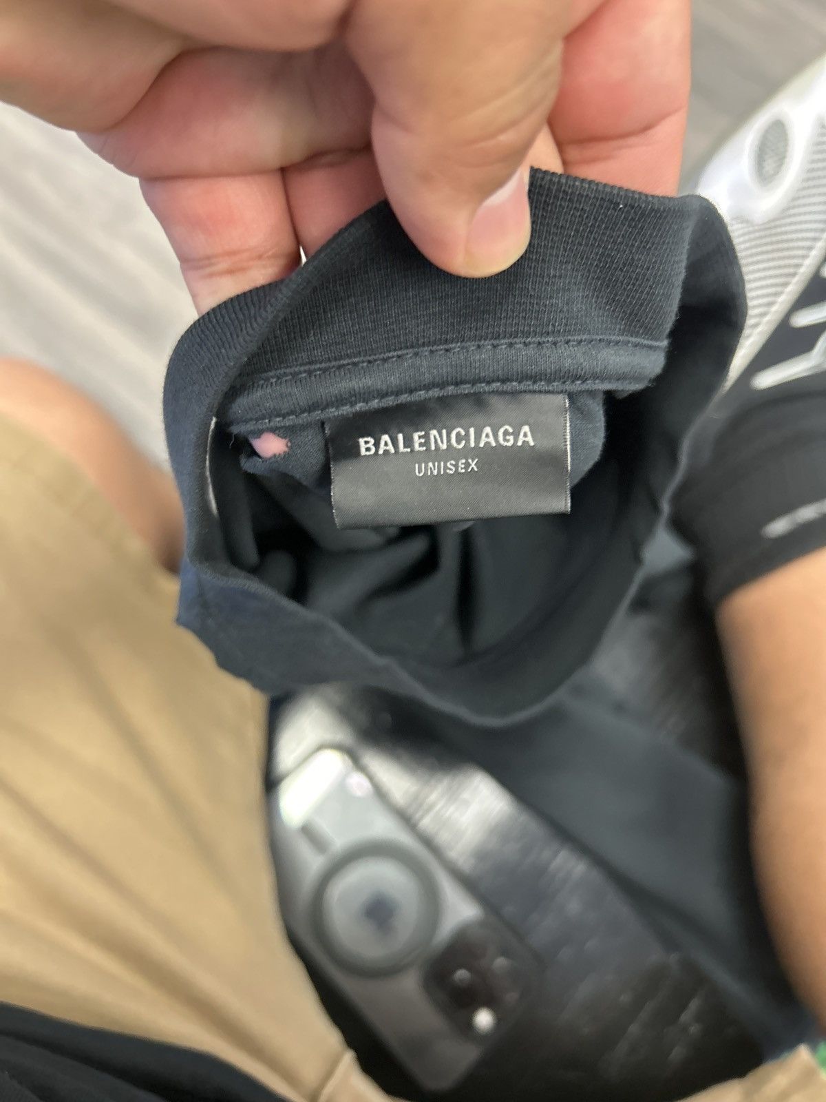 Balenciaga MEN'S SECURITY TAPE LOGO LONG SLEEVE OVERSIZED Size US S / EU 44-46 / 1 - 3 Thumbnail