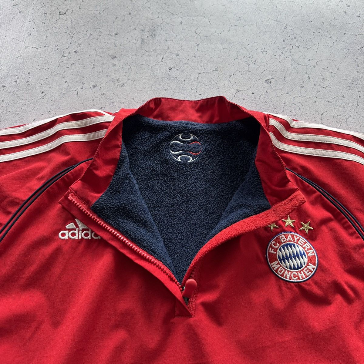 Adidas Vintage Adidas Fc Bayern Munchen Reversible Jacket Soccer Size US L / EU 52-54 / 3 - 9 Thumbnail
