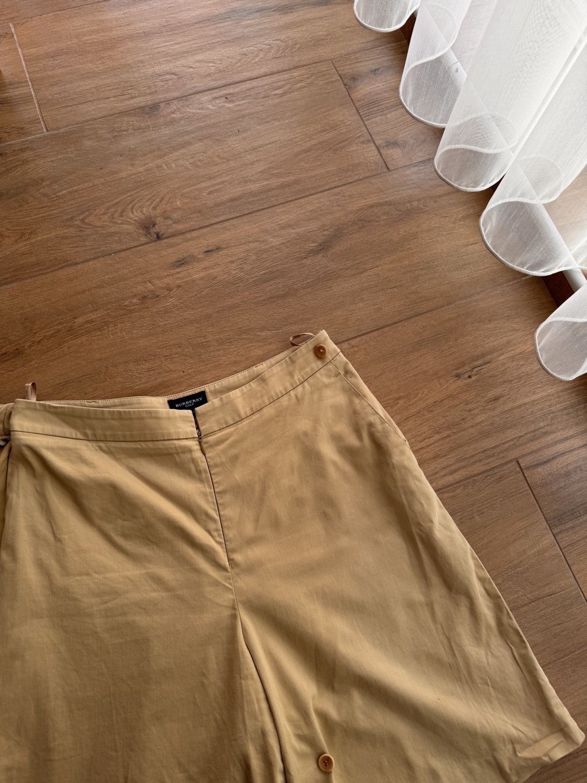 Burberry × Vintage Vintage Burberry Golf Nova Check Luxury Beige Skirt/Shorts Size 28" / US 6 / IT 42 - 7 Thumbnail