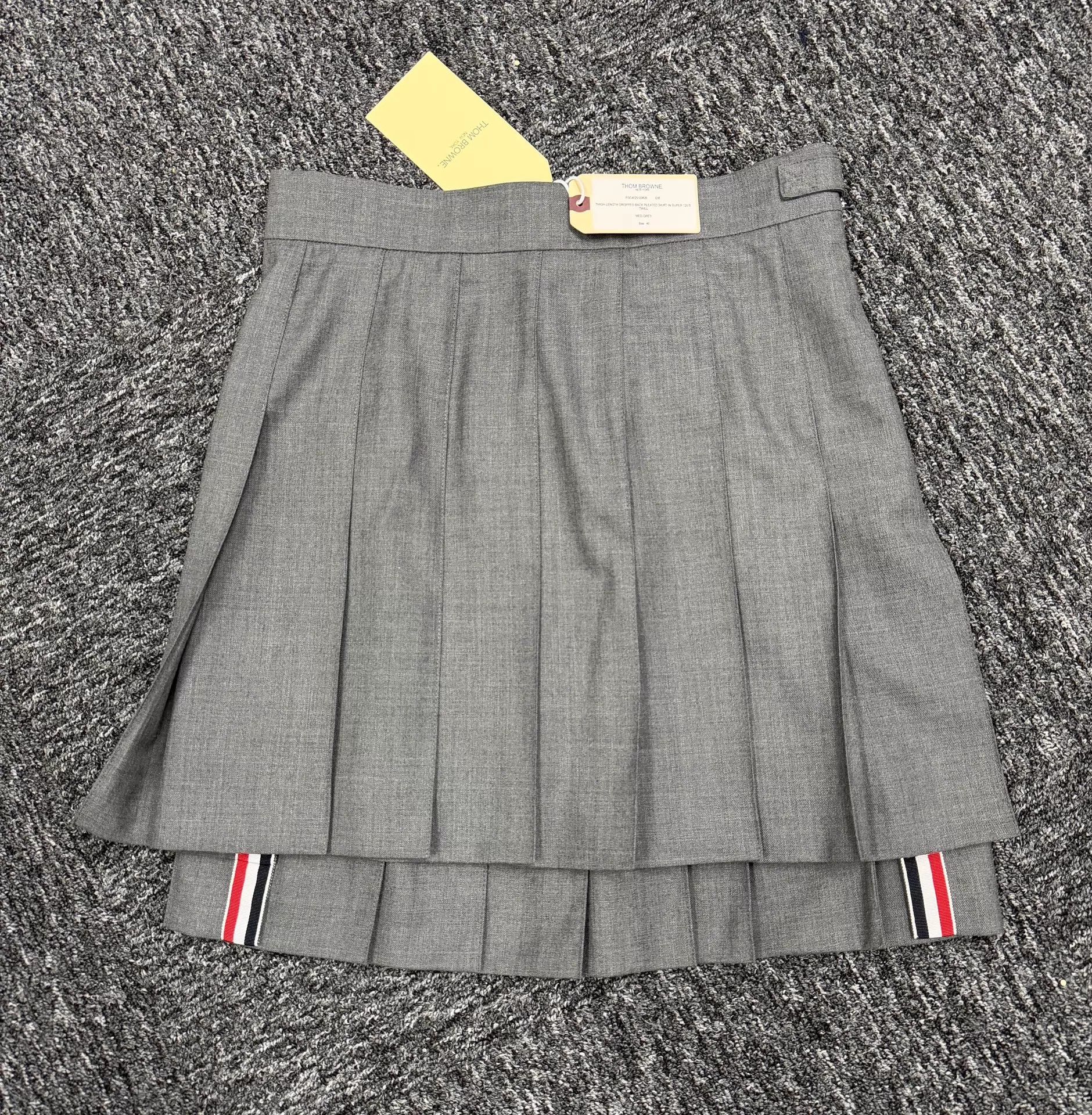 Thom Browne Thom Browne Women's Classic Mid Gray Pleated Skirt Size 27" / US 4 / IT 40 - 3 Thumbnail