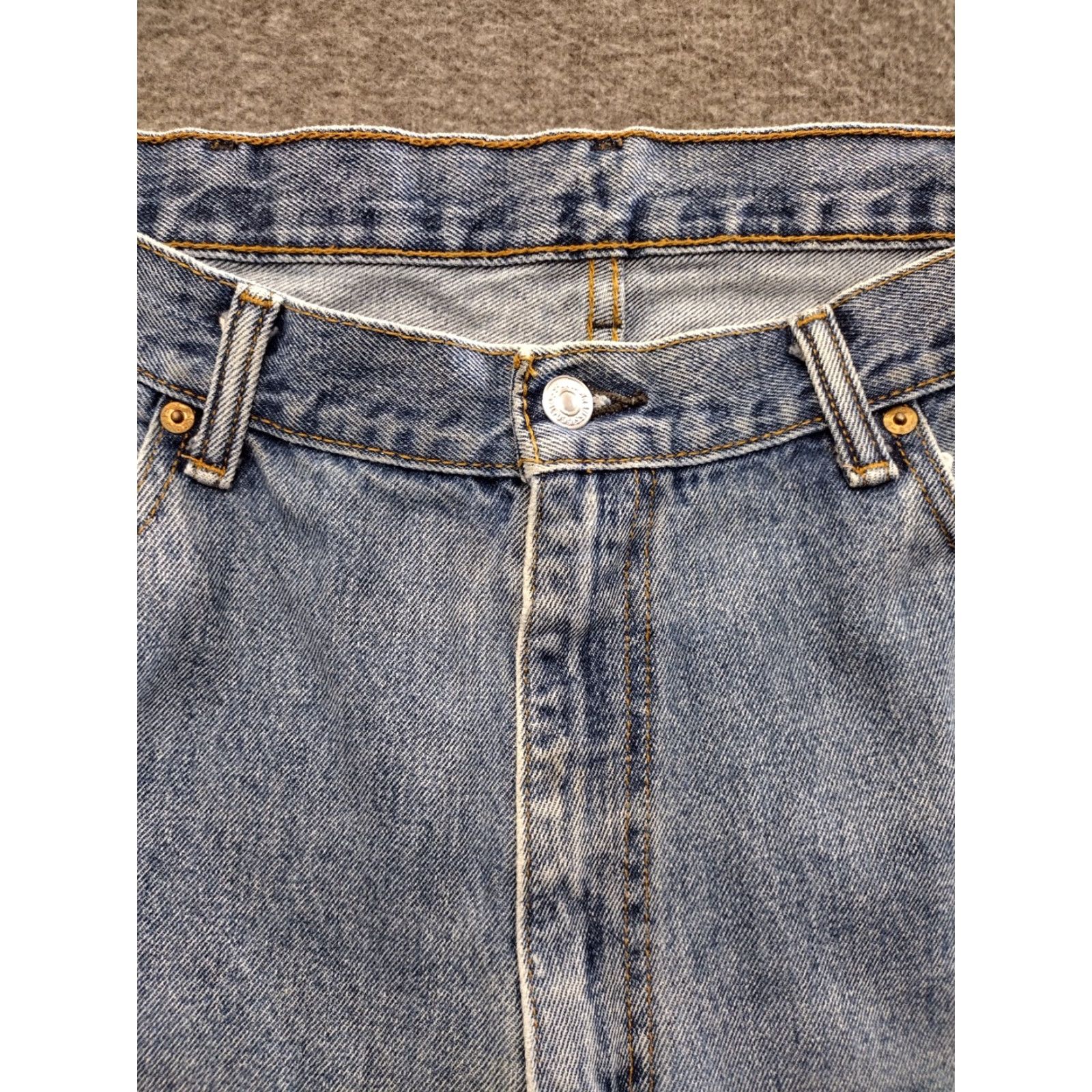 Levi's Levi's 550 Jeans Men's Light Wash Denim Regular Fit 38x44 Blue Cotton Blend 5-Pocket Zipper Button Closure Vintage 90s Theme) Size US 38 / EU 54 - 3 Thumbnail