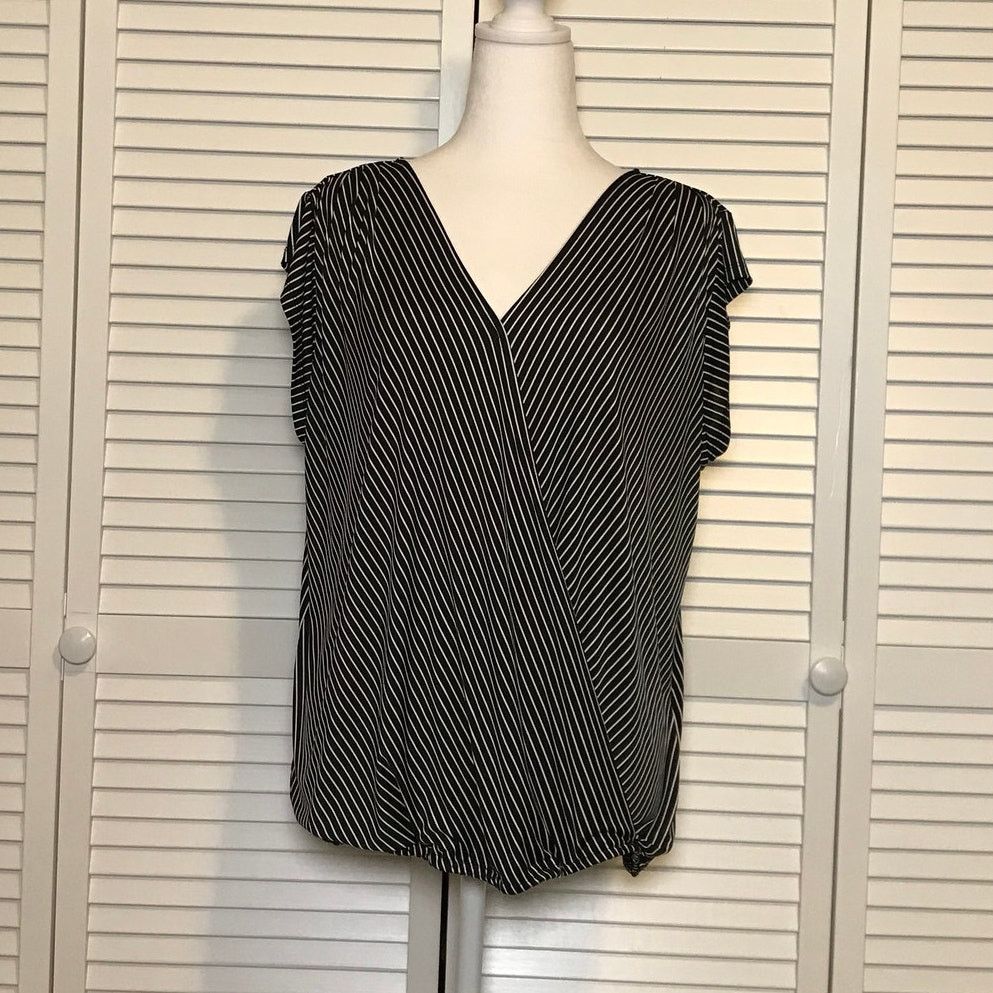 Worthington Worthington Black White V-neck Cap Sleeves Blouse XL Size XL / US 12-14 / IT 48-50 - 1 Thumbnail
