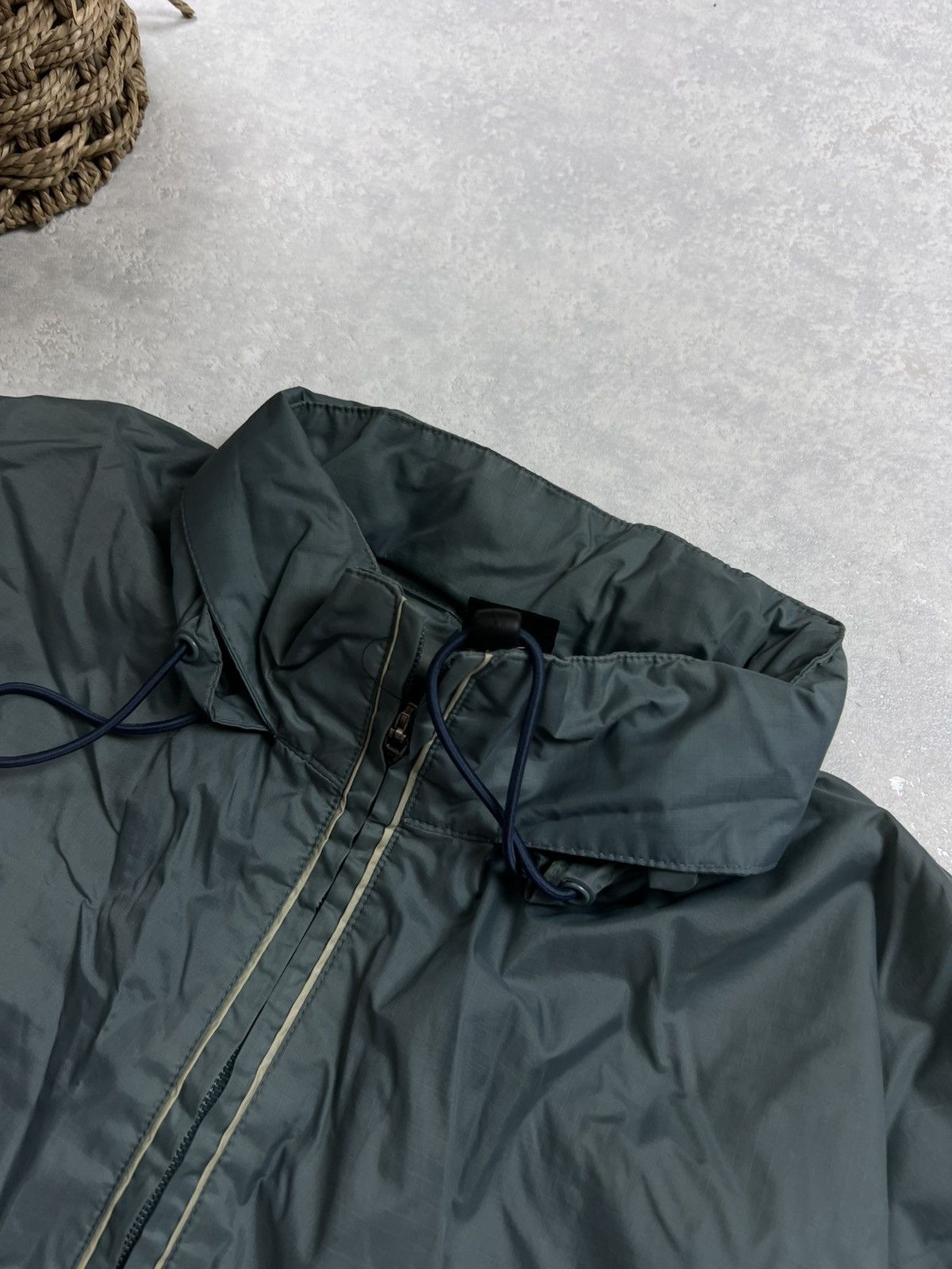 Nike 90s Nike Swoosh Vintage Y2K Oversized Nylon Retro Jacket Size US L / EU 52-54 / 3 - 5 Thumbnail