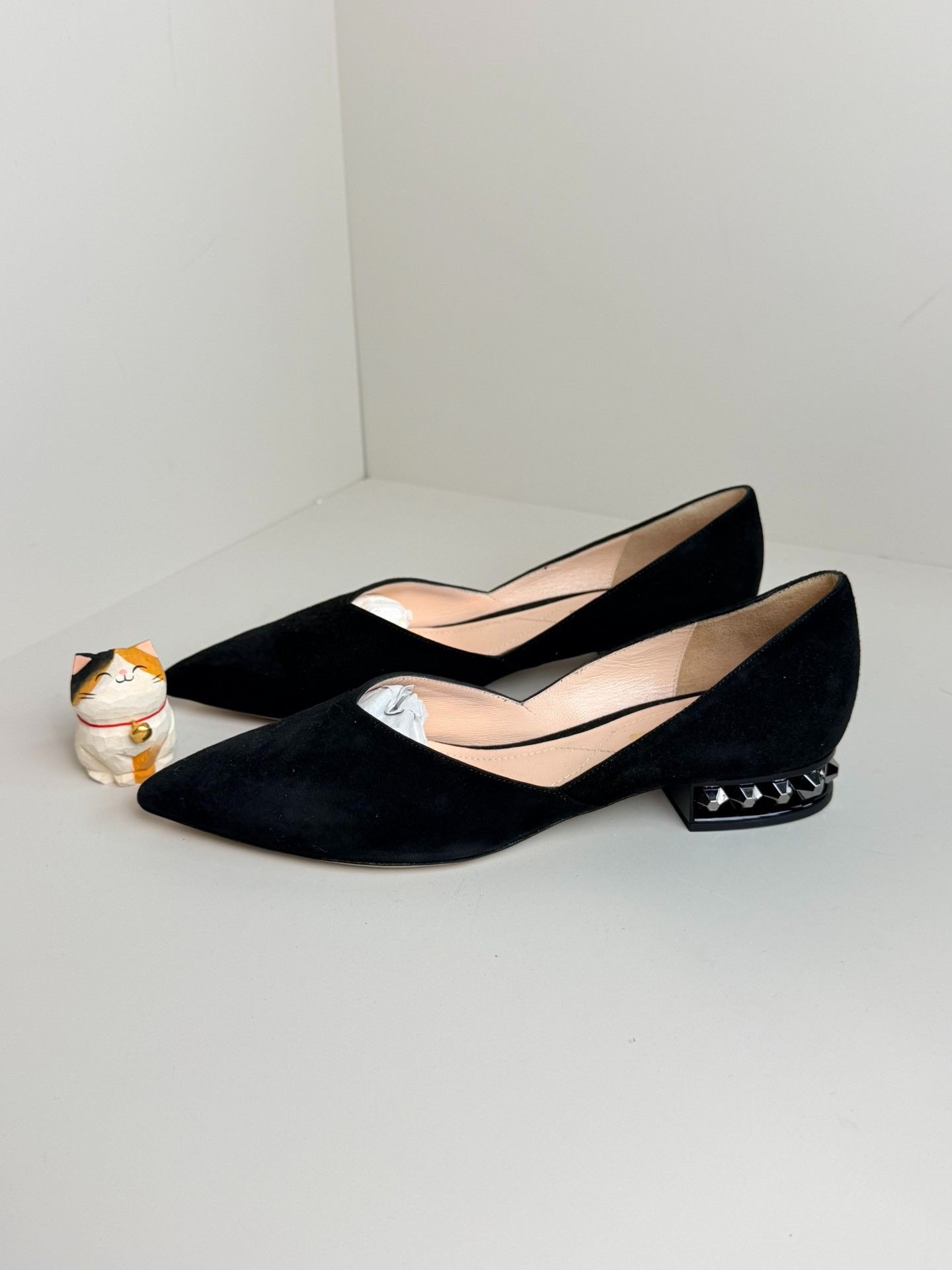 Nicholas Kirkwood Nicholas Kirkwood Suede Lowtop Sneakers us_6 Women Size US 6 / IT 36 - 1 Thumbnail