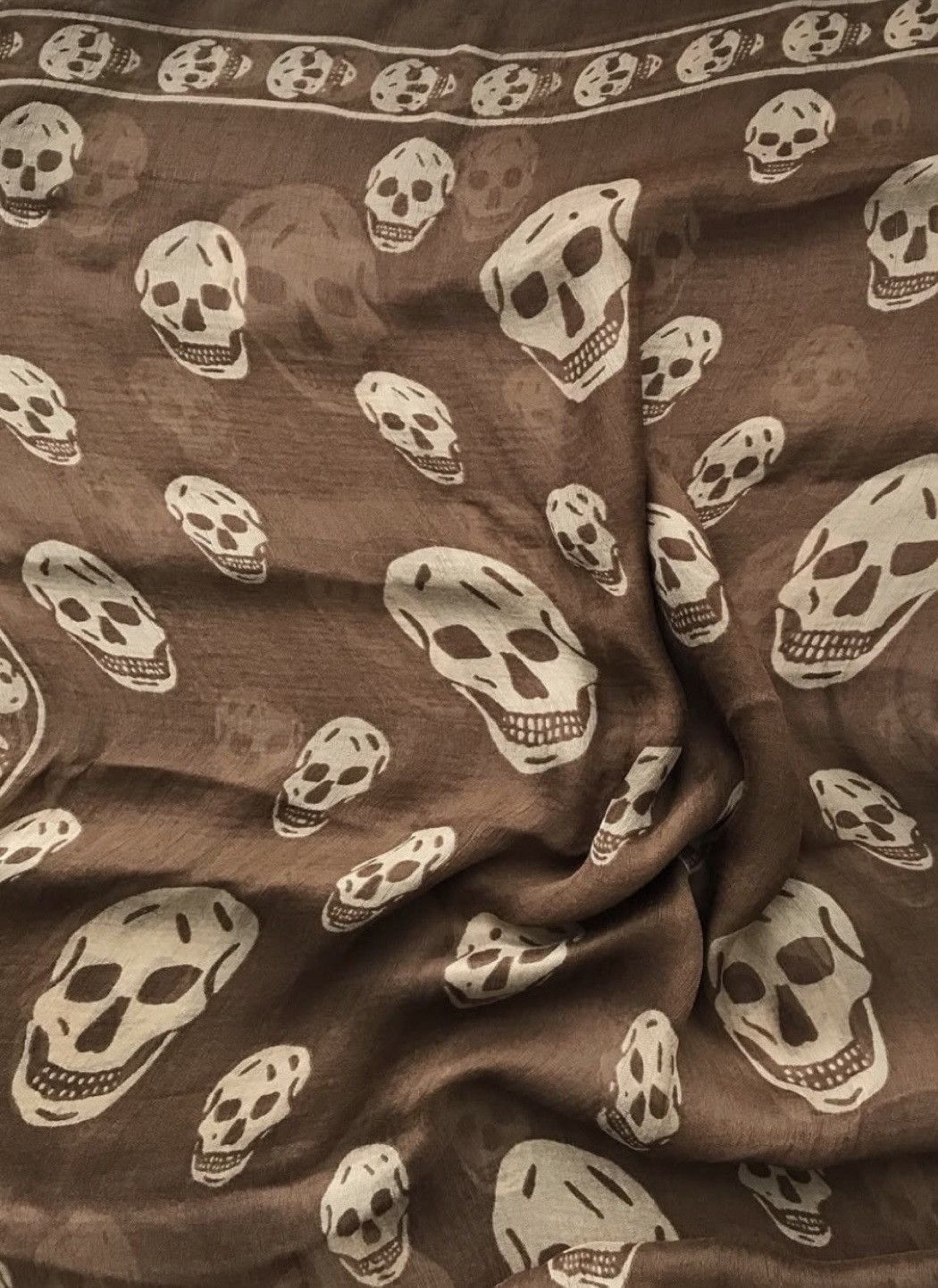 Alexander McQueen ALEXANDER MCQUEEN Skull Silk Scarf Brown/Beige esdeekid logo Size ONE SIZE - 3 Thumbnail
