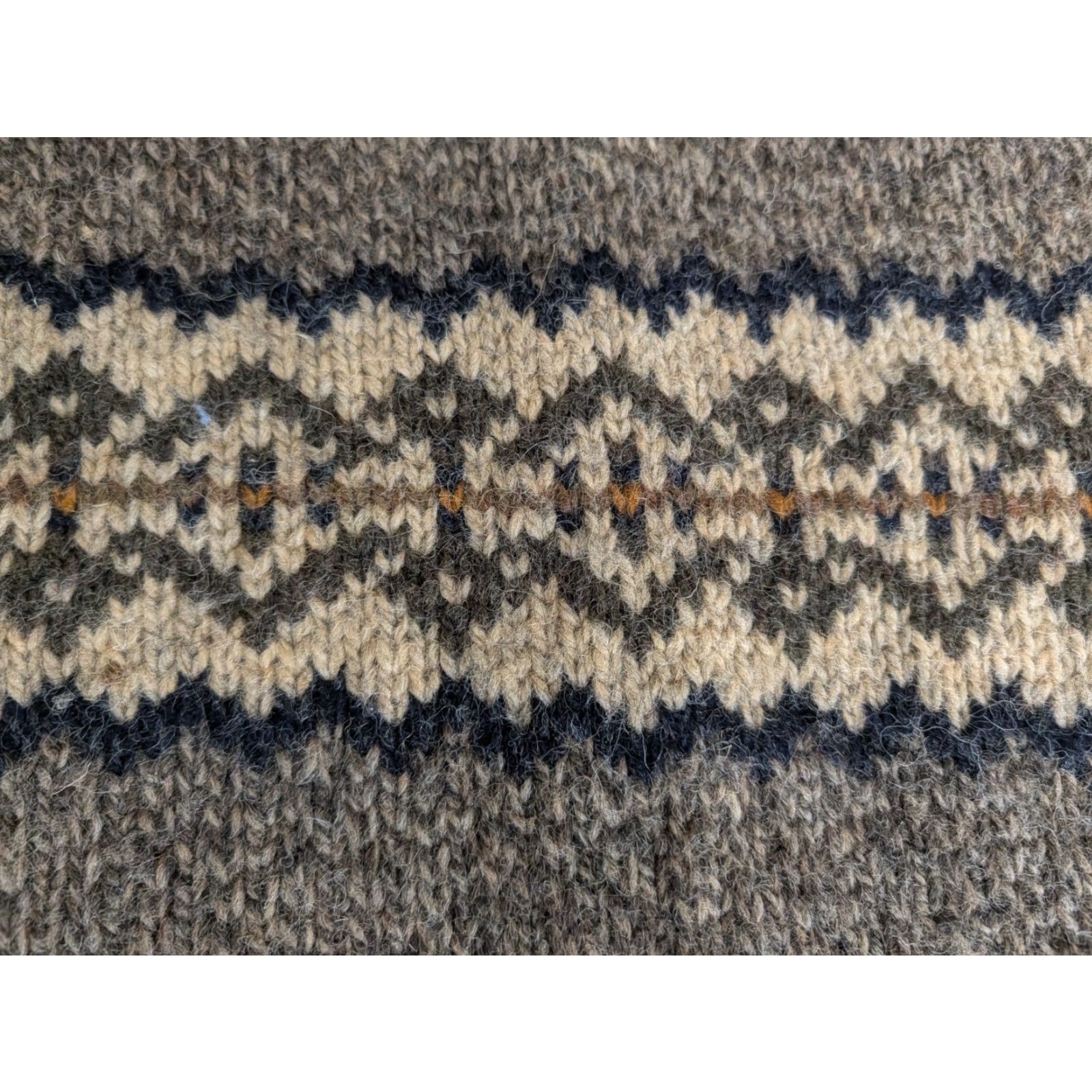 Abercrombie & Fitch VINTAGE Abercrombie & Fitch Mens Heavy Sweater XL Wool V-Neck Fair Isle Donegal Pullover Beige 90s Retro Holiday Winter Knit-Style Pullover Mens Size US XL / EU 56 / 4 - 3 Thumbnail