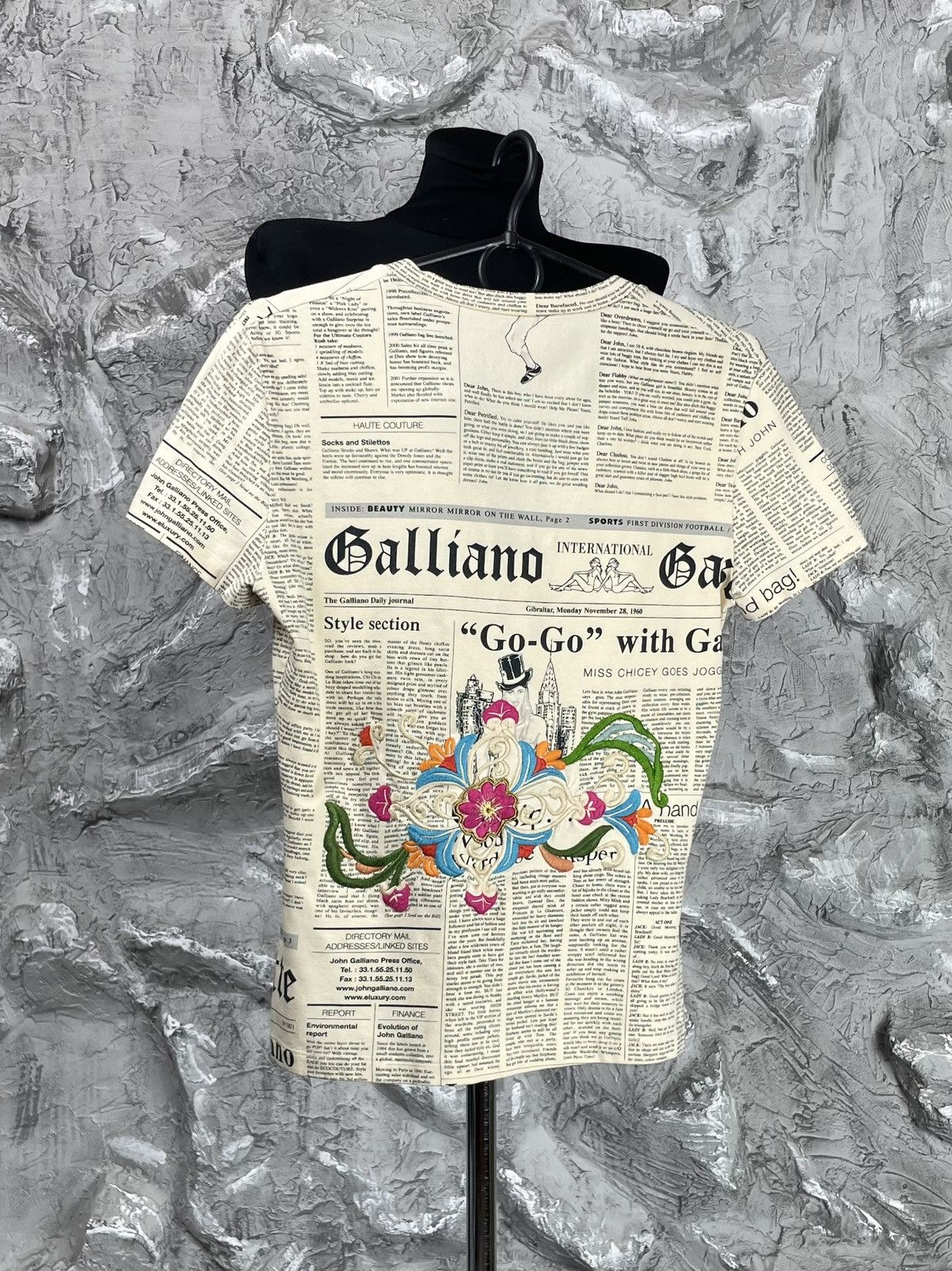 John Galliano John Galliano Rare Archive 2000s Gazette Print T-shirt Size M / US 6-8 / IT 42-44 - 2 Thumbnail