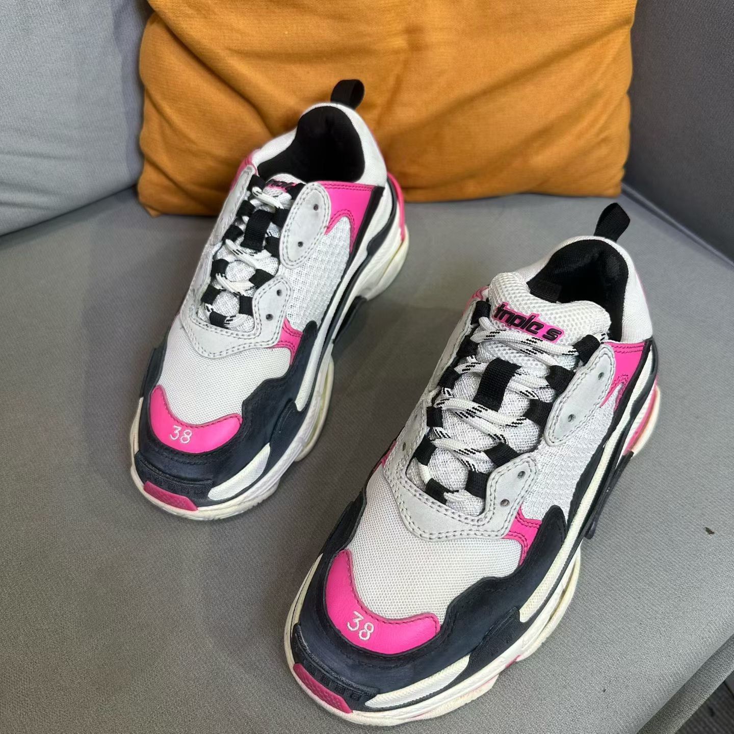 Balenciaga Balenciaga Pink Lowtop Sneakers us_8 Women Size US 8 / IT 38 - 1 Thumbnail