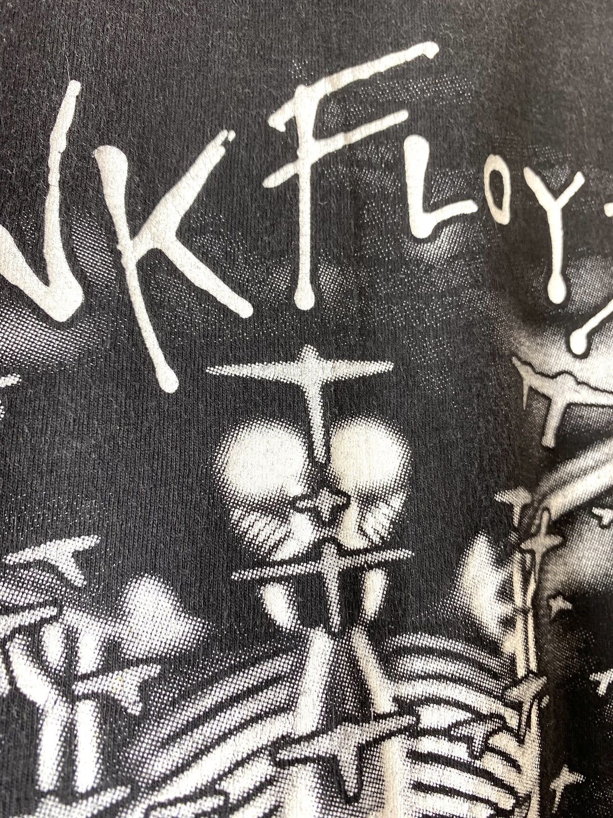 Band Tees Very Rare ! Vintage 1990’s Pink Floyd The Wall Album T Shirt Size US M / EU 48-50 / 2 - 13 Thumbnail