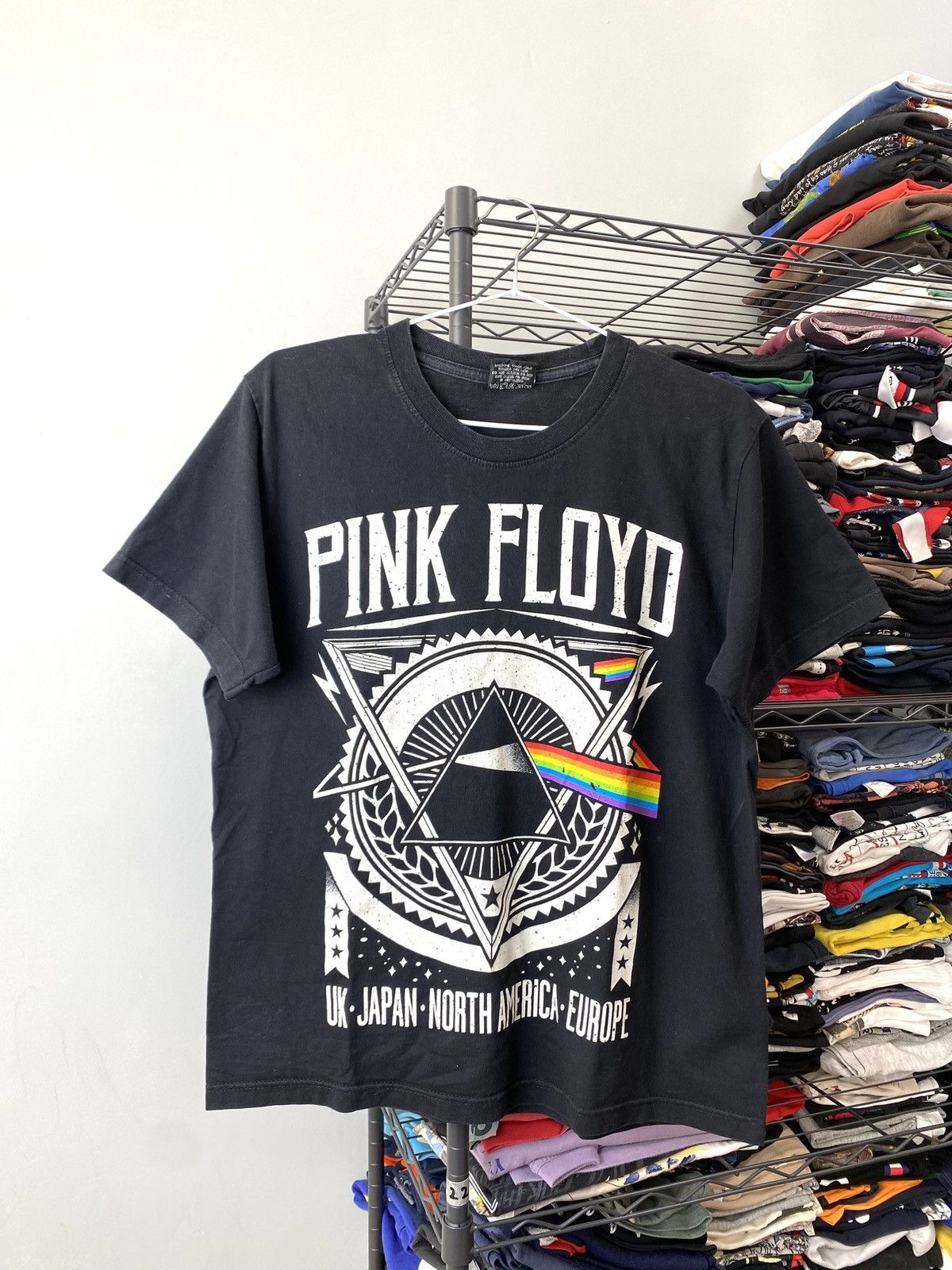 Band Tees Very Rare ! Vintage 1990’s Pink Floyd The Wall Album T Shirt Size US M / EU 48-50 / 2 - 1 Thumbnail