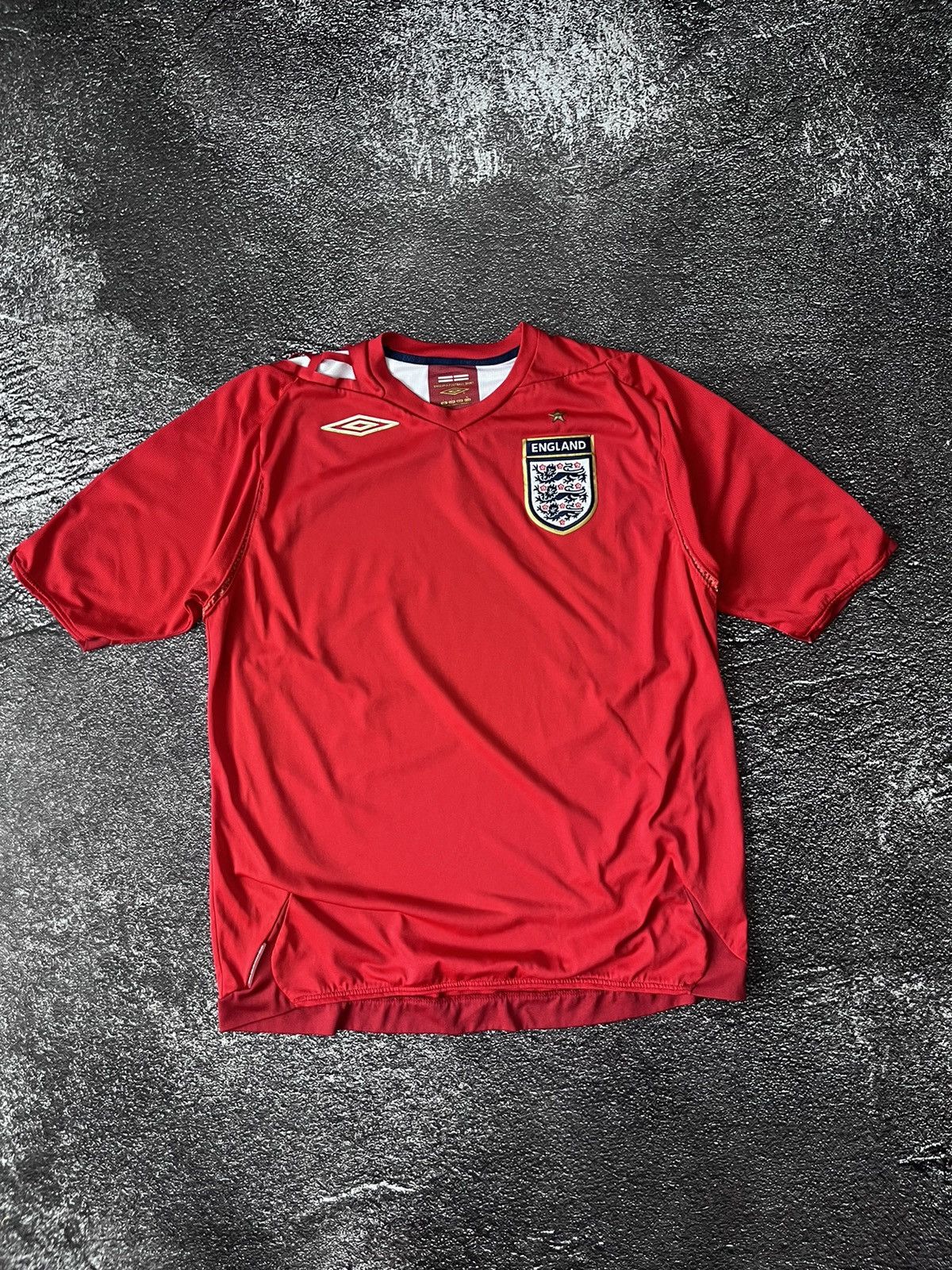 Umbro 00s Vintage Umbro England 2006 Away Kit Soccer Jersey Size US L / EU 52-54 / 3 - 1 Thumbnail