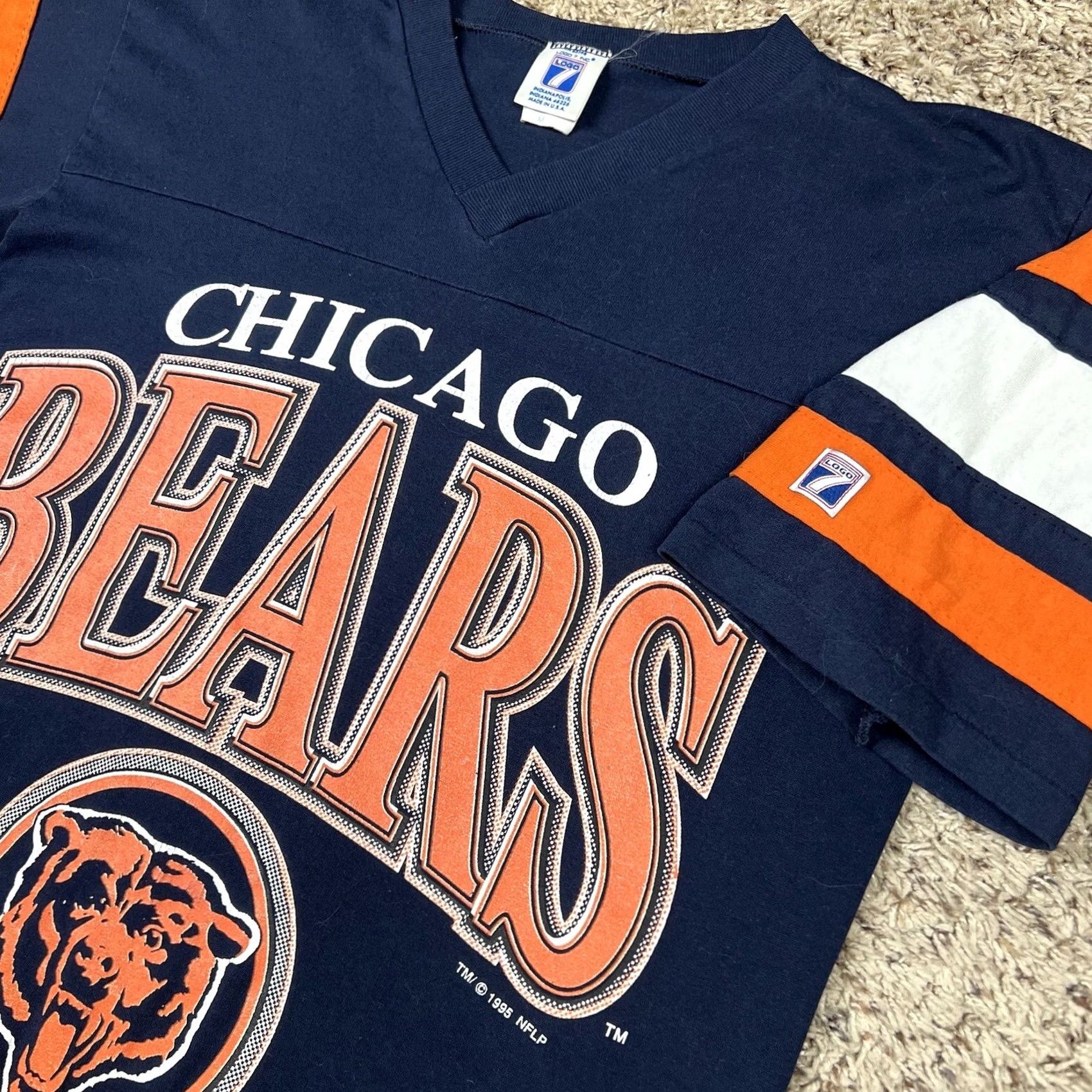 Logo 7 VINTAGE Chicago Bears 1995 Logo 7 Single Stitch Shirt M Blue 50/50 Cotton Polyester Graphic Print Mens Womens Regular T-Shirt 90s Vintage Size US M / EU 48-50 / 2 - 4 Thumbnail