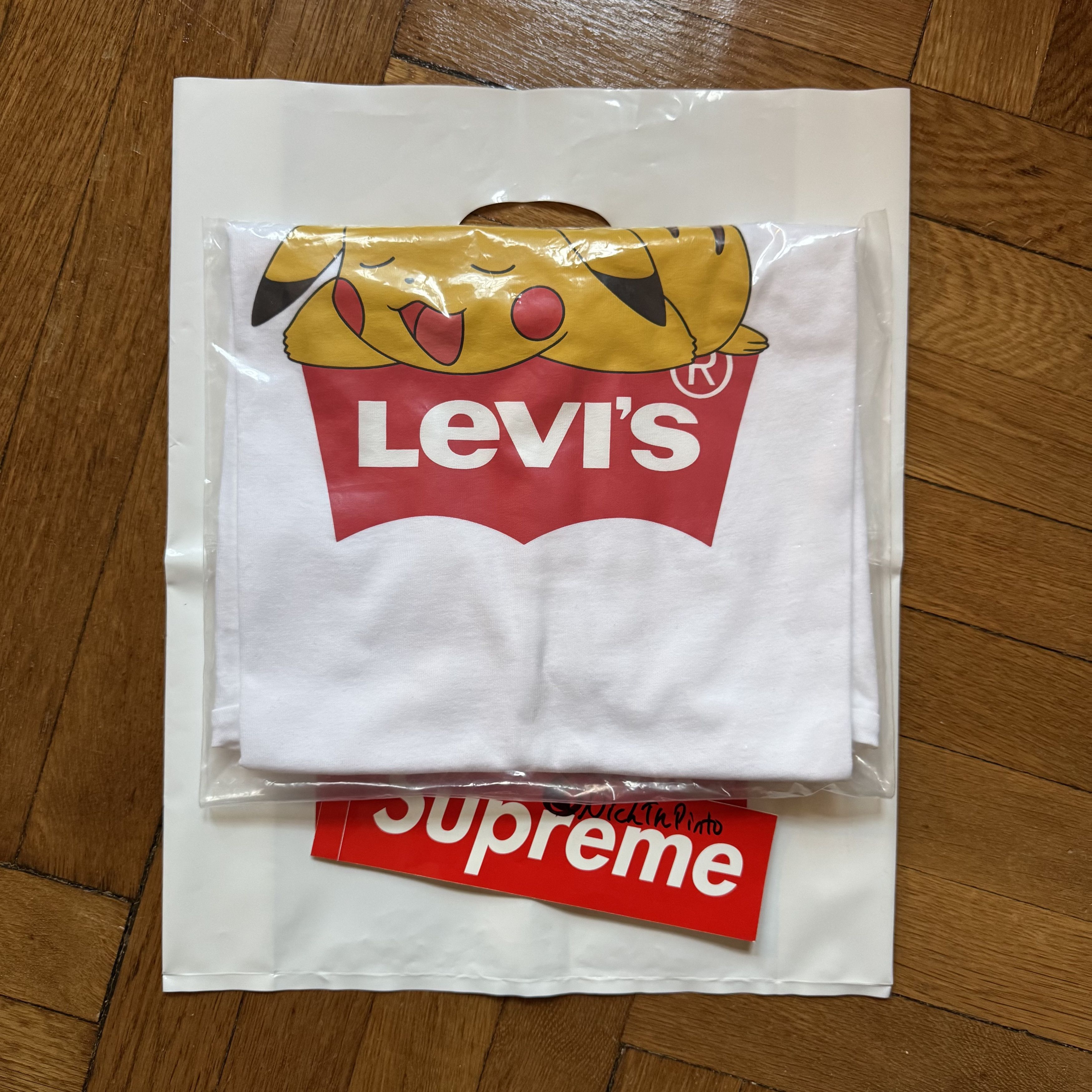 Levi's × Pokemon Pikachu Tee Size US M / EU 48-50 / 2 - 1 Thumbnail