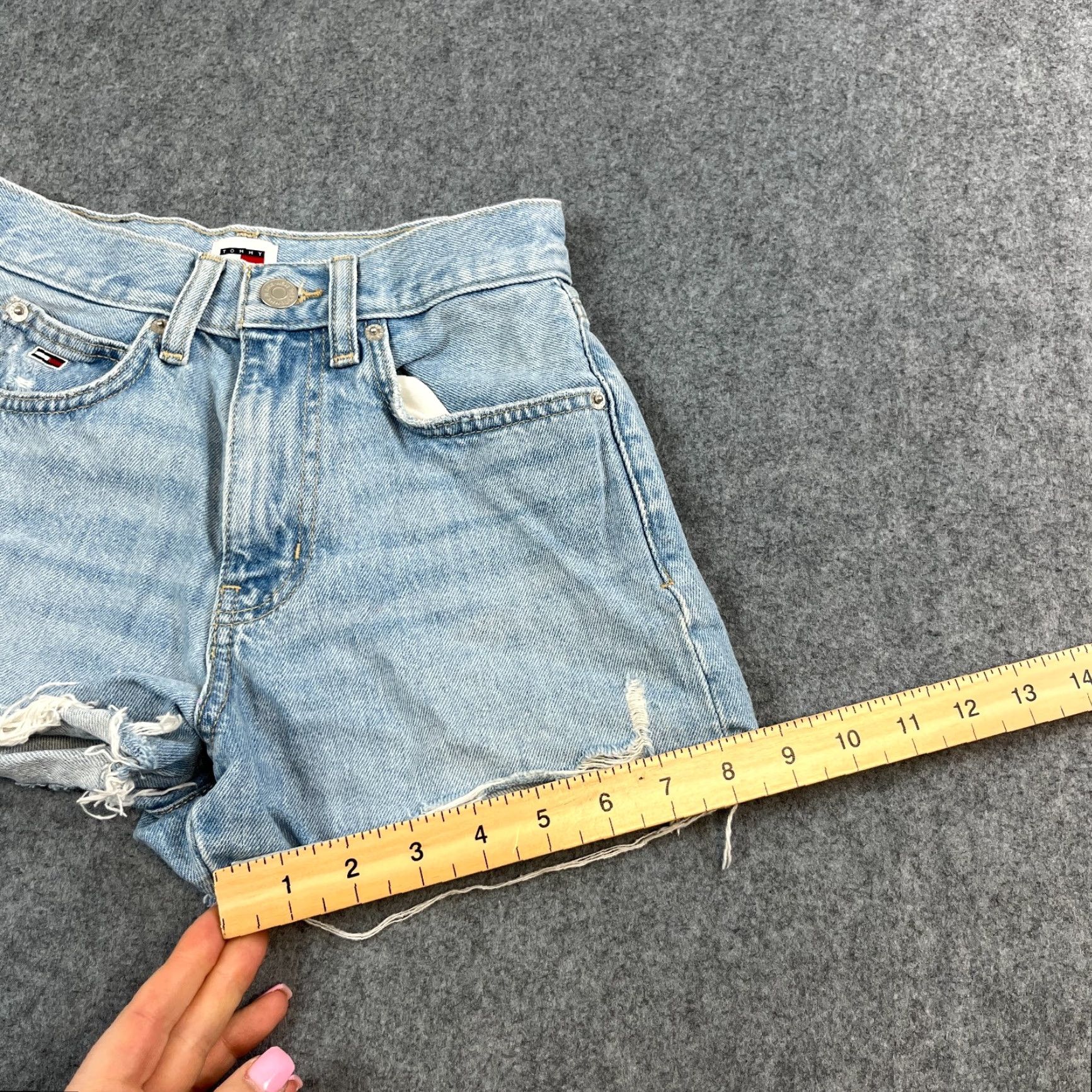 Tommy Hilfiger Tommy Hilfiger Womens Denim Shorts 24 UK 4 Blue Cut Offs Frayed Logo Hot Pants Denim Shorts Womens Blue Logo 90s? Size 27" / US 4 / IT 40 - 4 Thumbnail