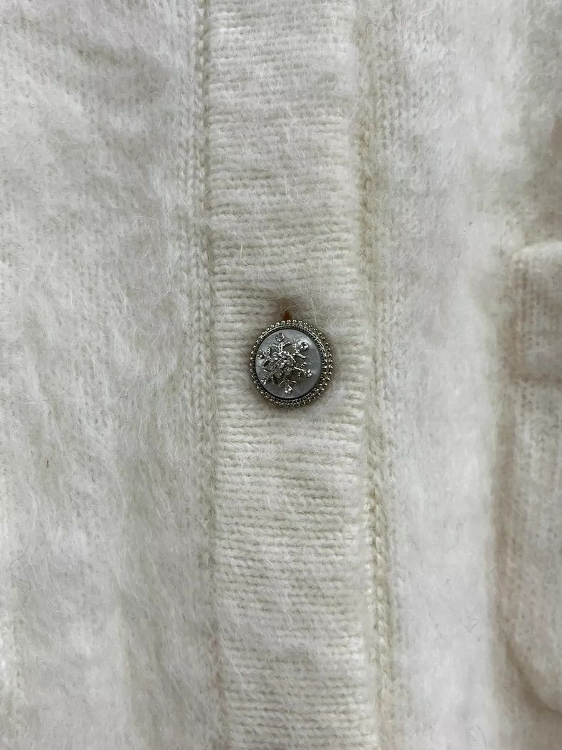 Chanel Chanel White snowflake diamond buckle knitted cardigan coa Size M / US 6-8 / IT 42-44 - 2 Thumbnail