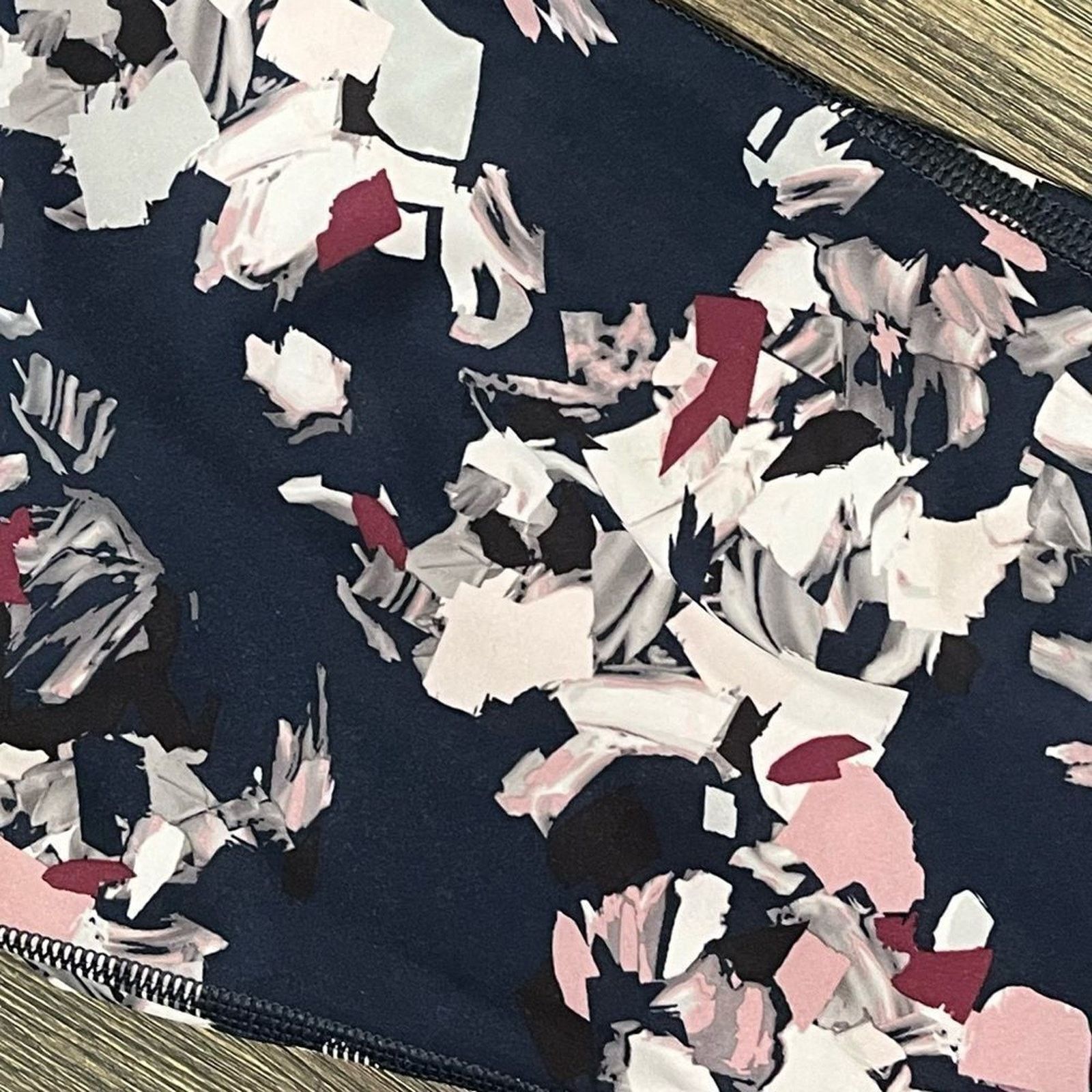 Athleta Athleta Challenge Bloom 7/8 Tight Leggings Navy Pink Floral Size 26" / US 2 / IT 38 - 4 Thumbnail