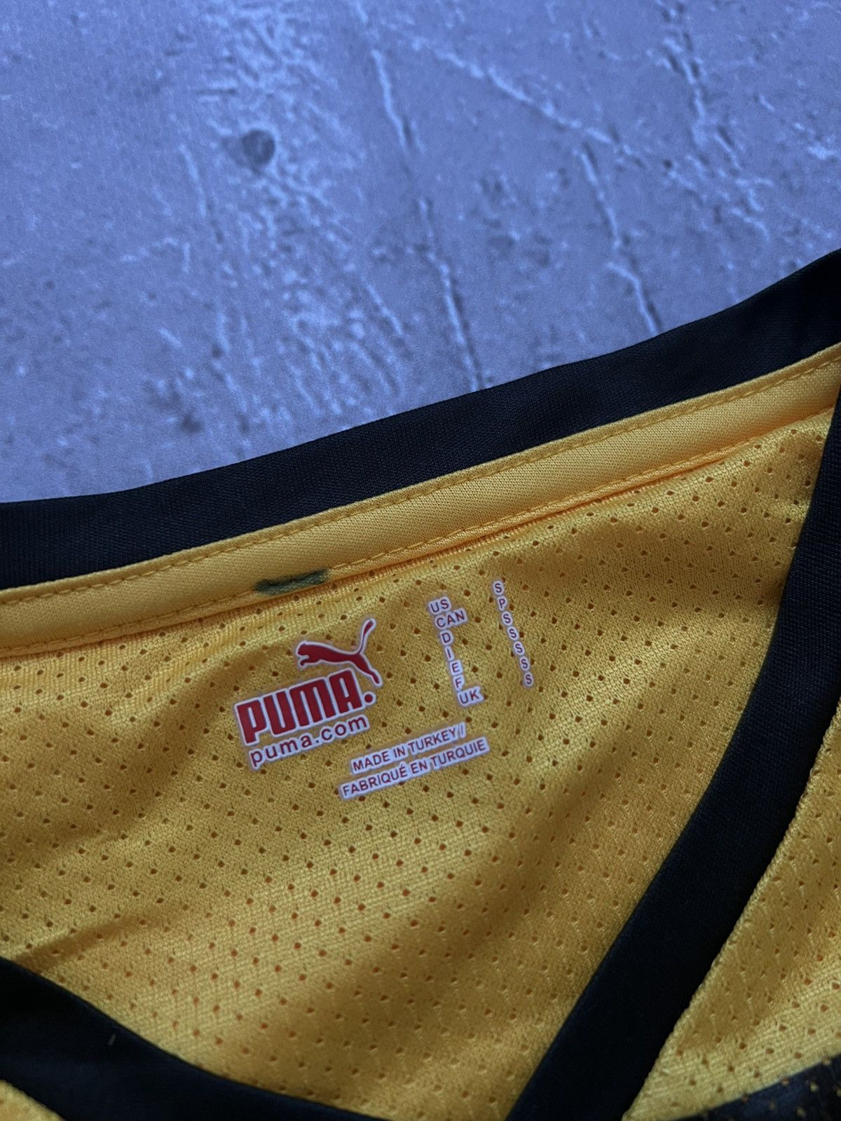 Puma BSC YOUNG BOYS PUMA FOOTBALL SHIRT 2008-2009 JERSEY SIZE S Size US S / EU 44-46 / 1 - 14 Thumbnail