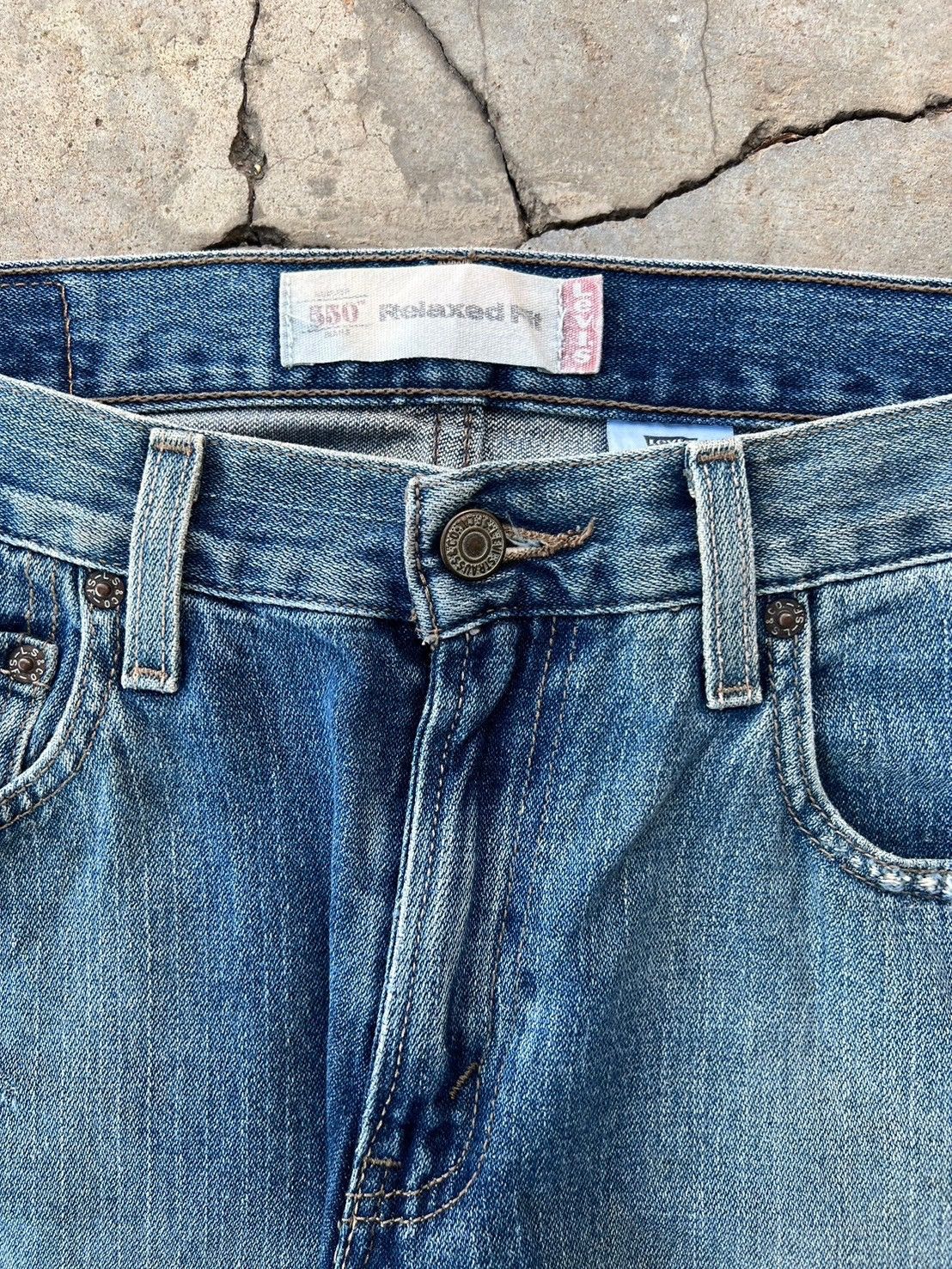 Levi's VINTAGE 2000s LEVI'S 550 DISTRESSED JEANS Size US 31 - 6 Thumbnail
