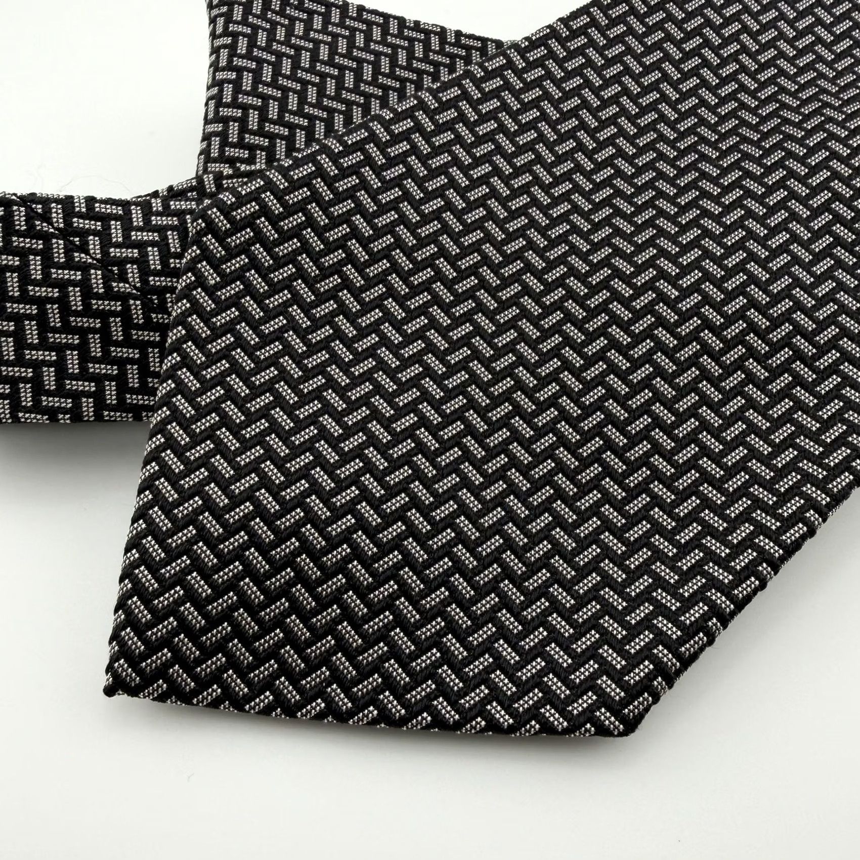 Polo Ralph Lauren Polo Ralph Lauren Tie Black Geometric Silk Hand Made in Italy Mens Size US M / EU 48-50 / 2 - 2 Thumbnail
